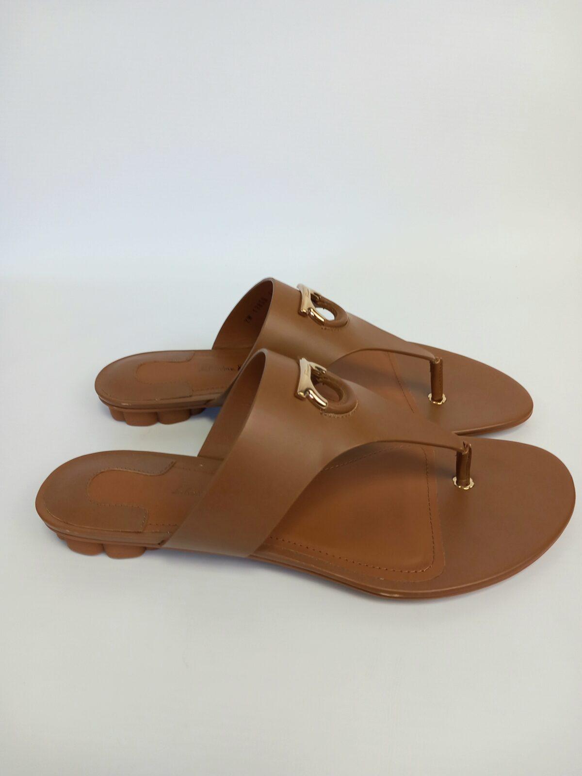 Salvatore Ferragamo klapki 37 - obrazek 3