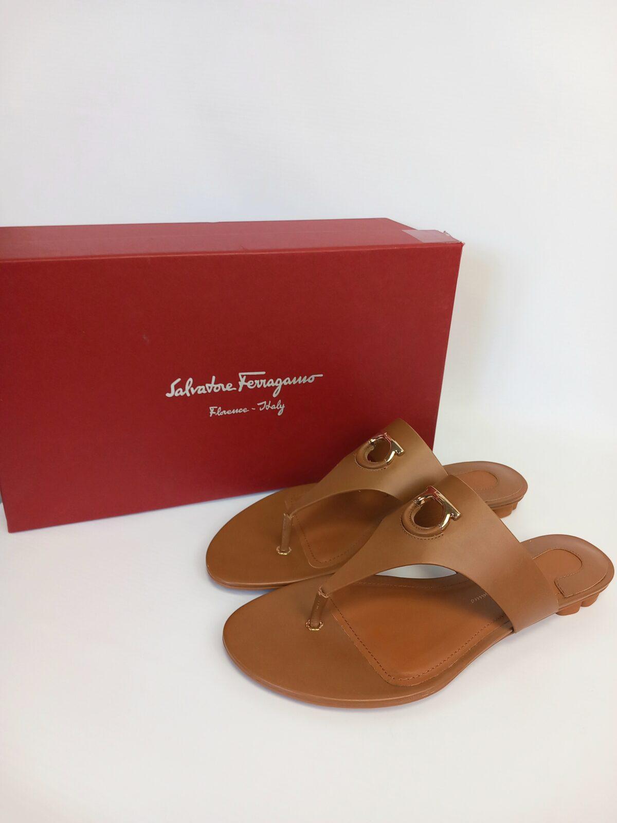 Salvatore Ferragamo klapki 37