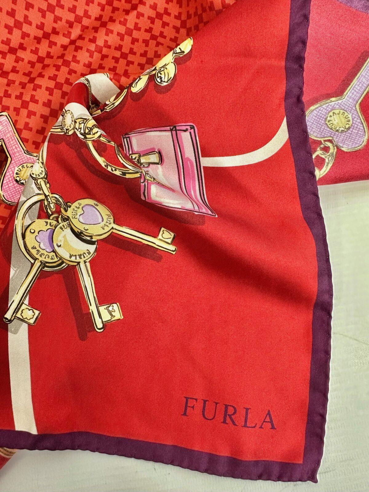 Furla jedwabna apaszka - obrazek 3