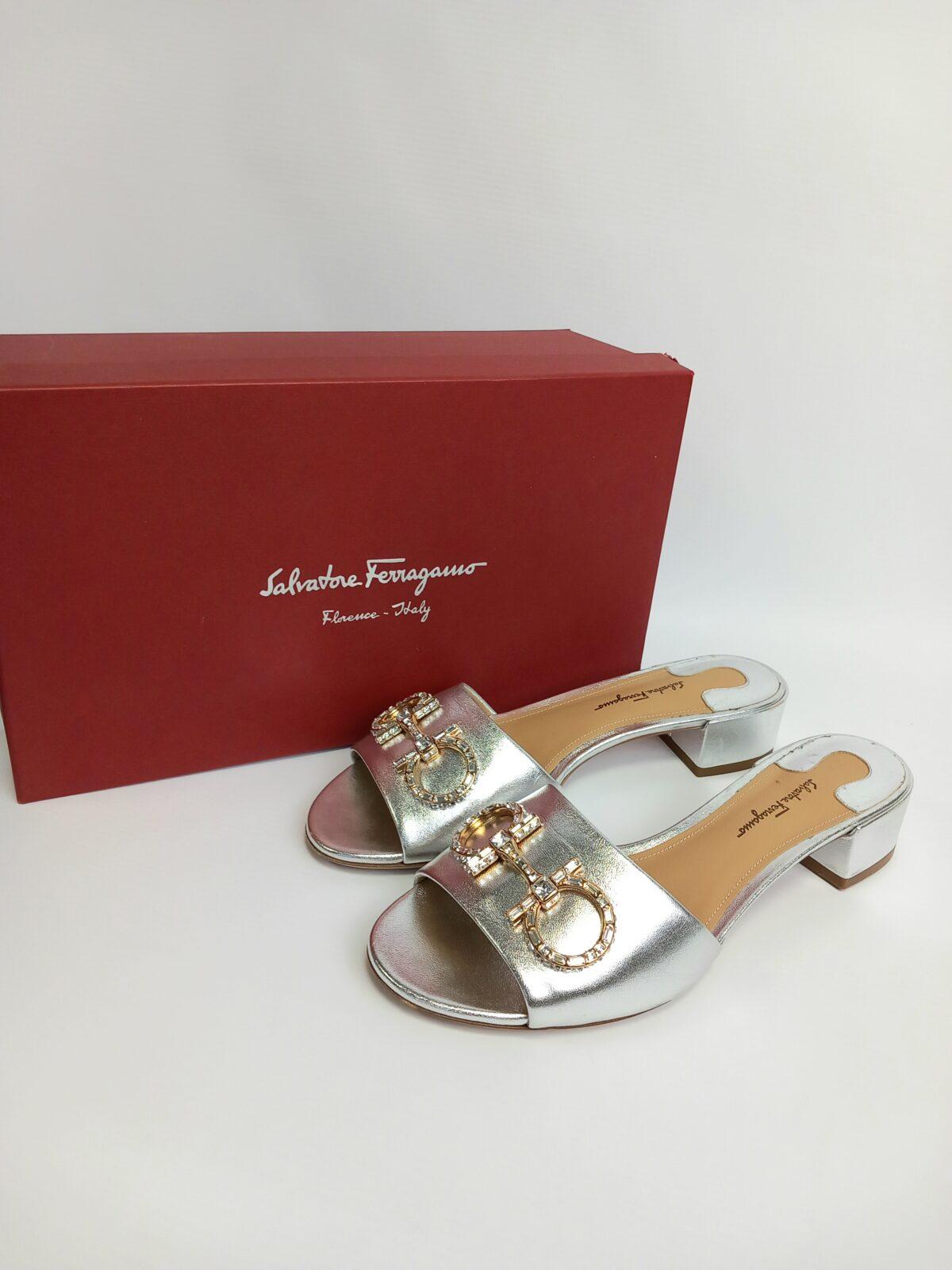 Salvatore Ferragamo srebrne klapki 36