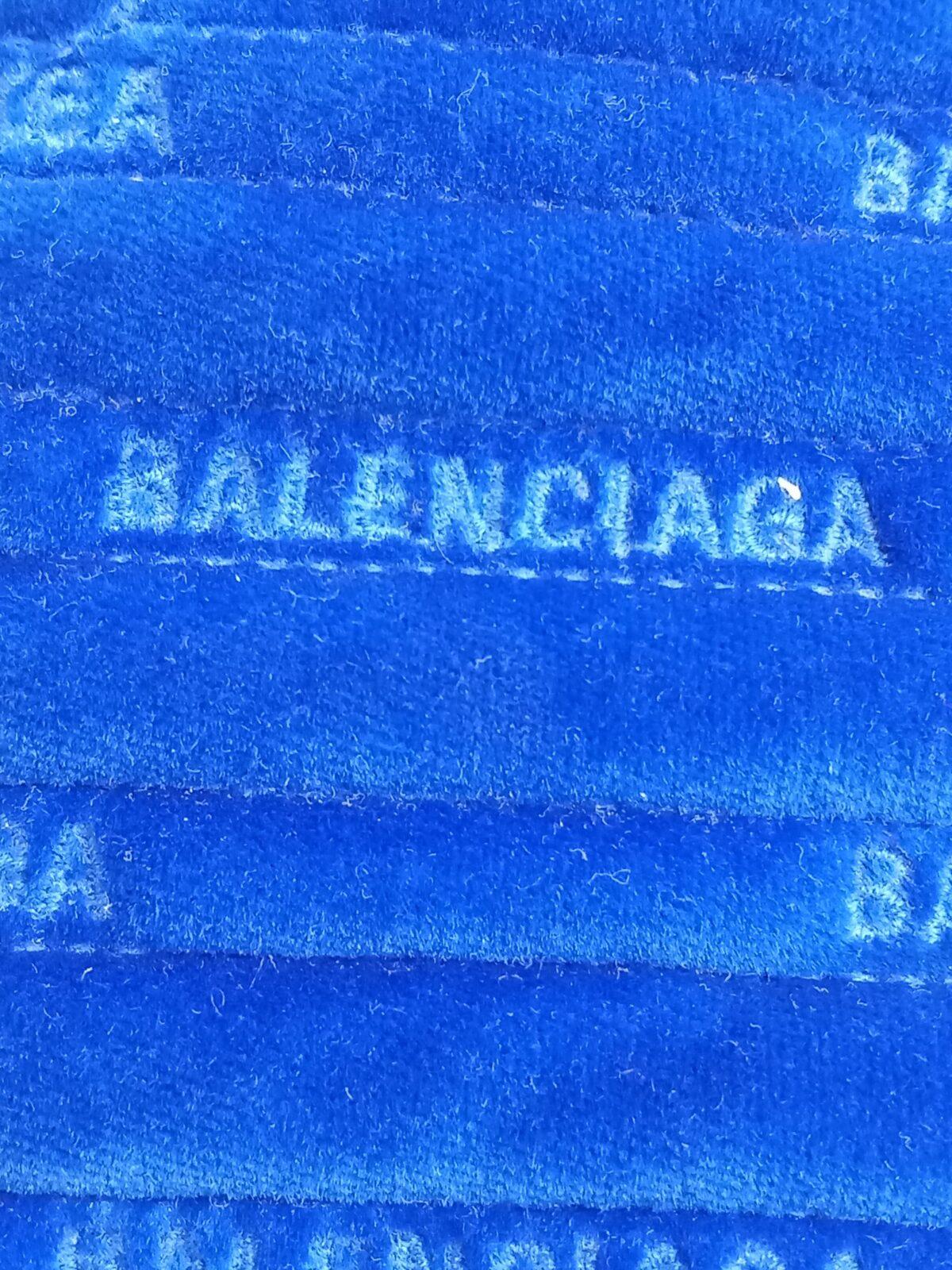 Balenciaga welurowa nerka - obrazek 4