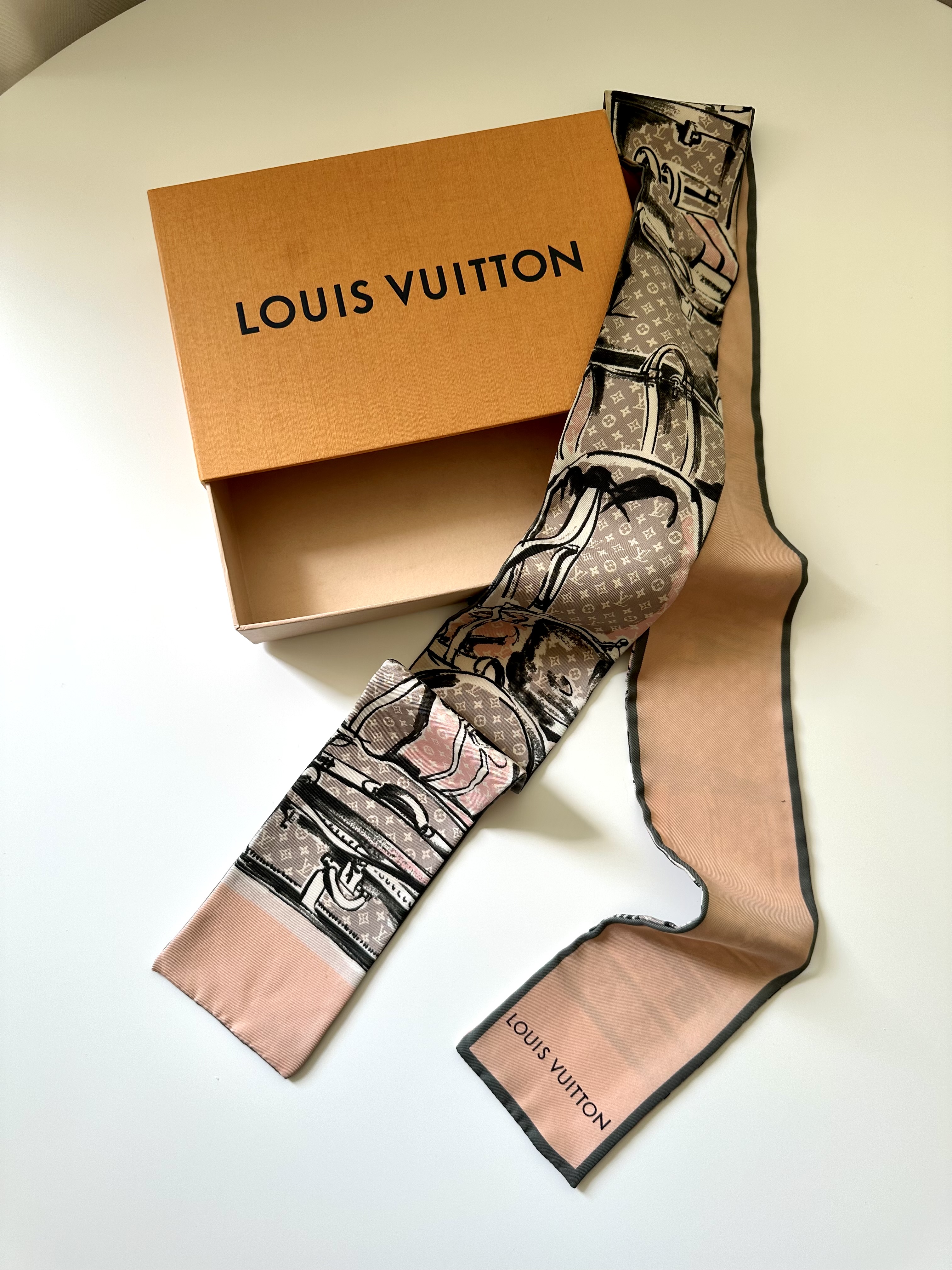Louis Vuitton twilly