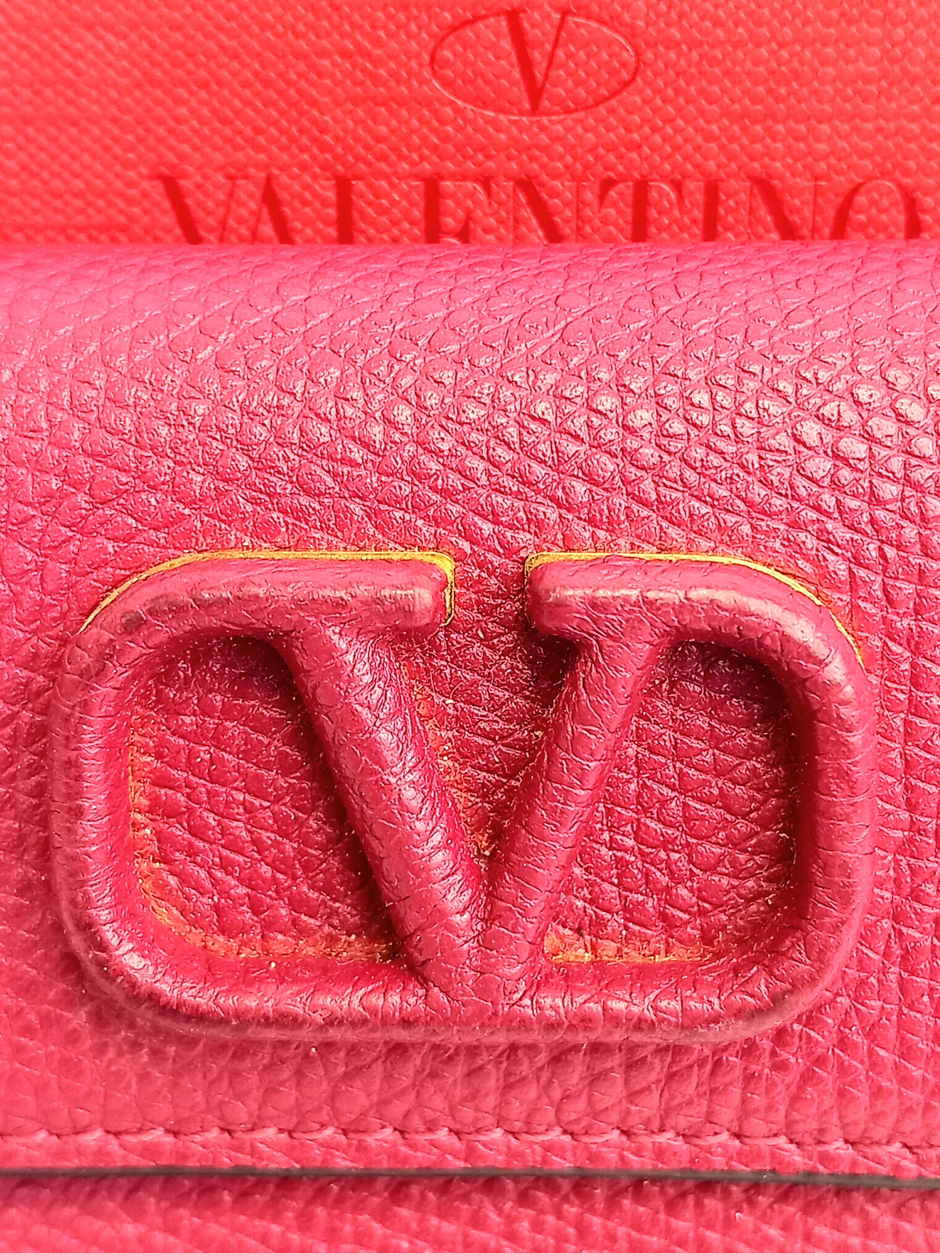 Valentino Garavani malinowy portfel - obrazek 4