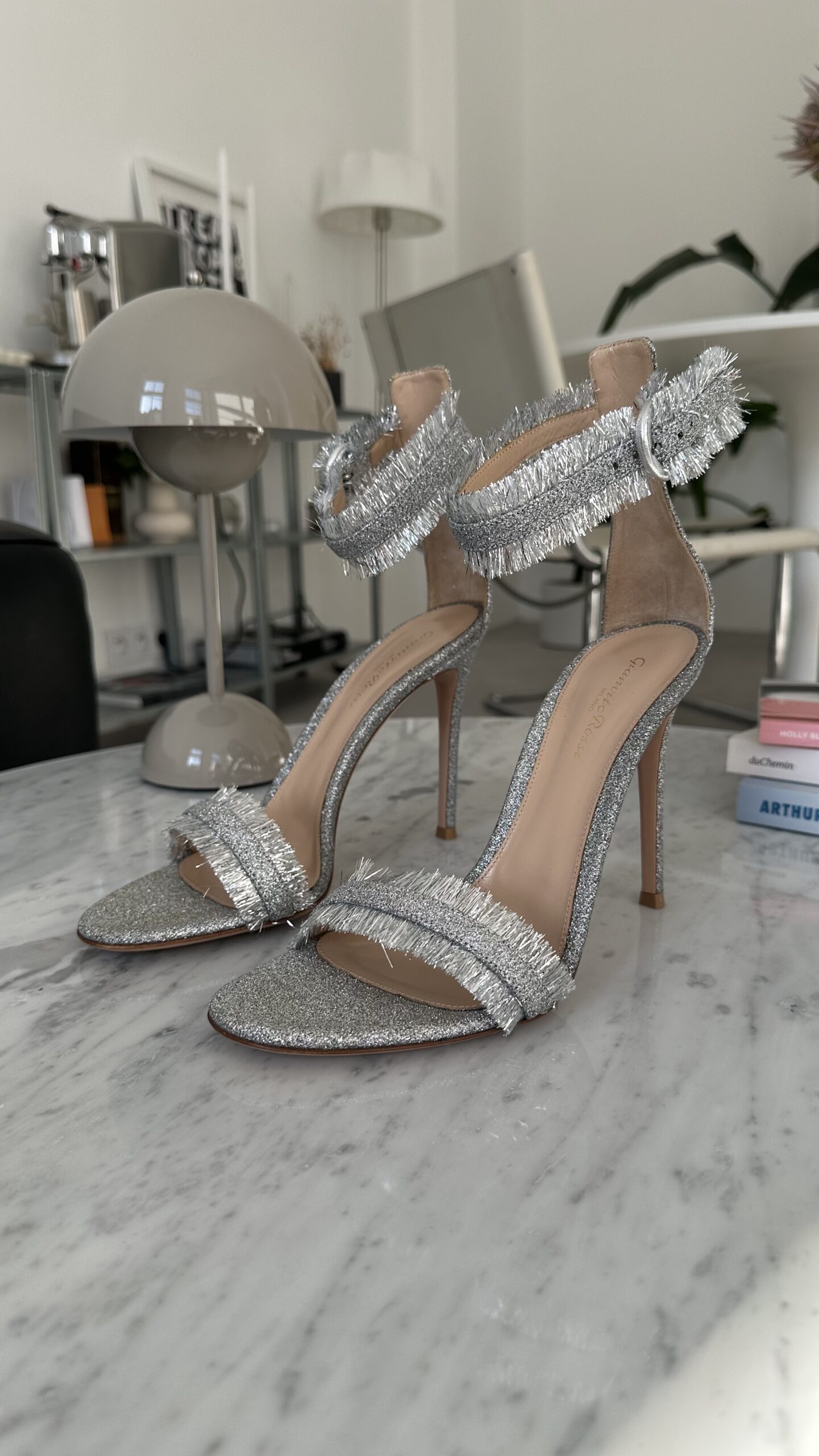 Gianvito Rossi sandały srebrne 40