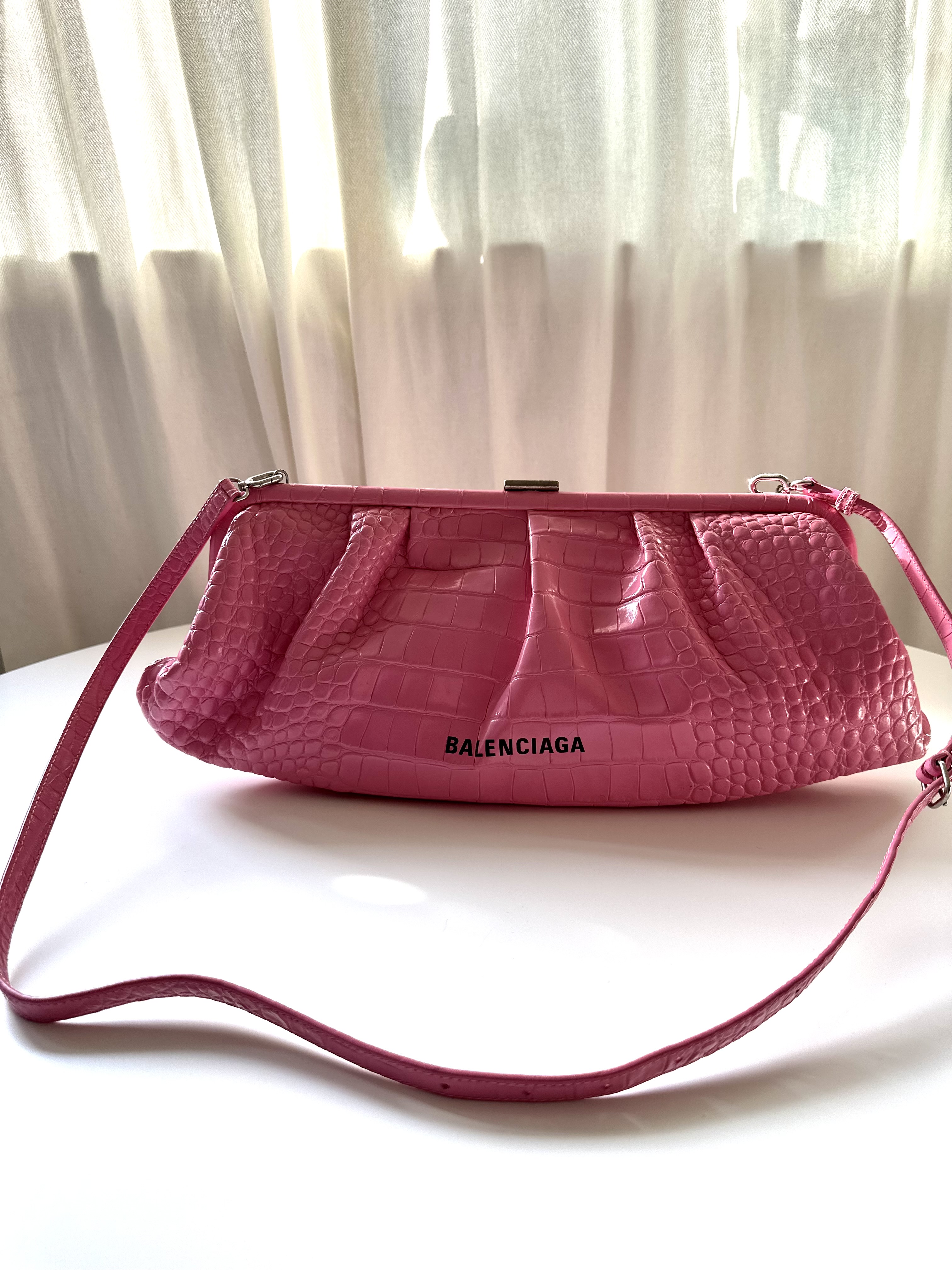 Balenciaga różowa kopertowa torebka - obrazek 9
