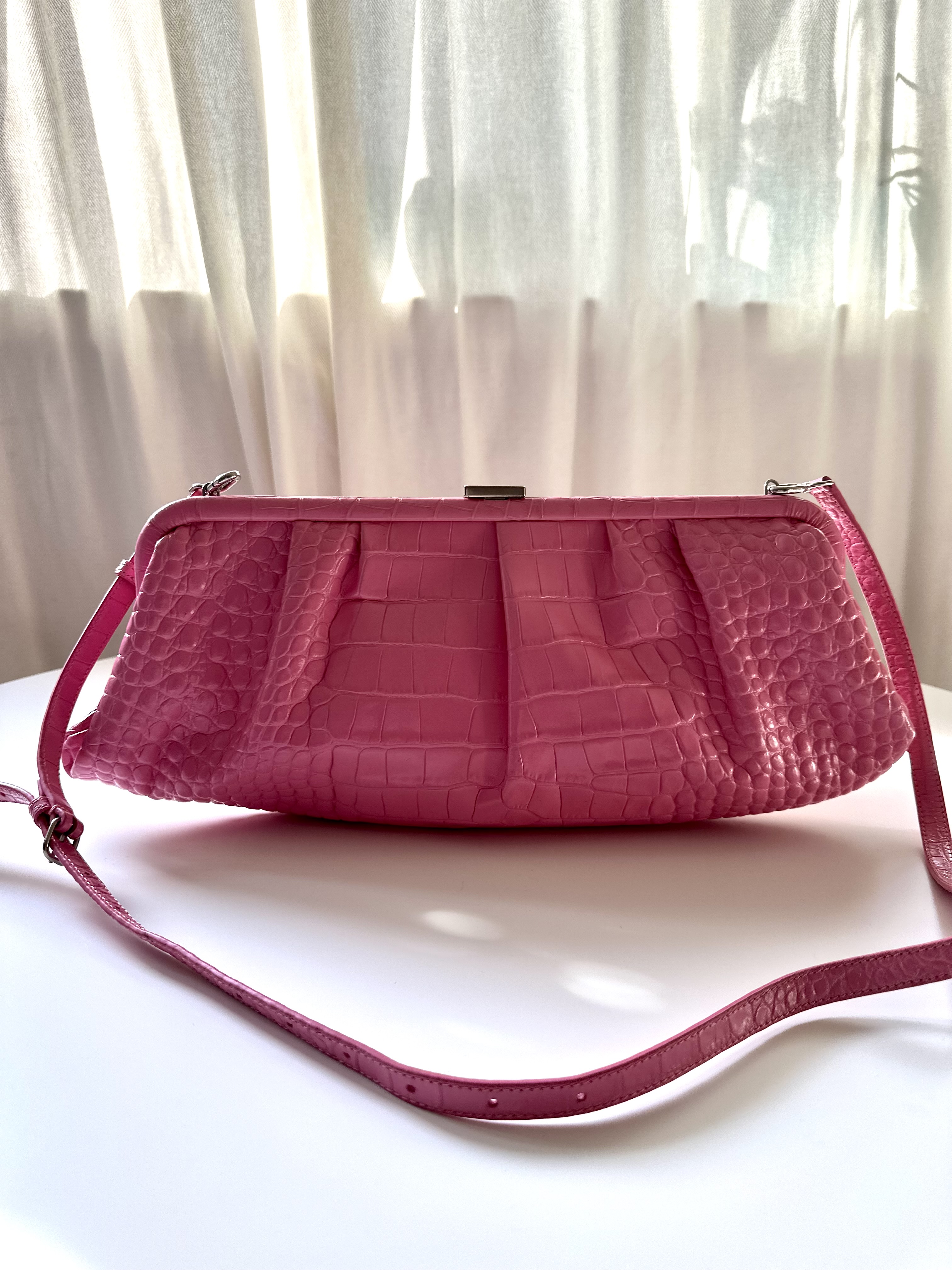 Balenciaga różowa kopertowa torebka - obrazek 3