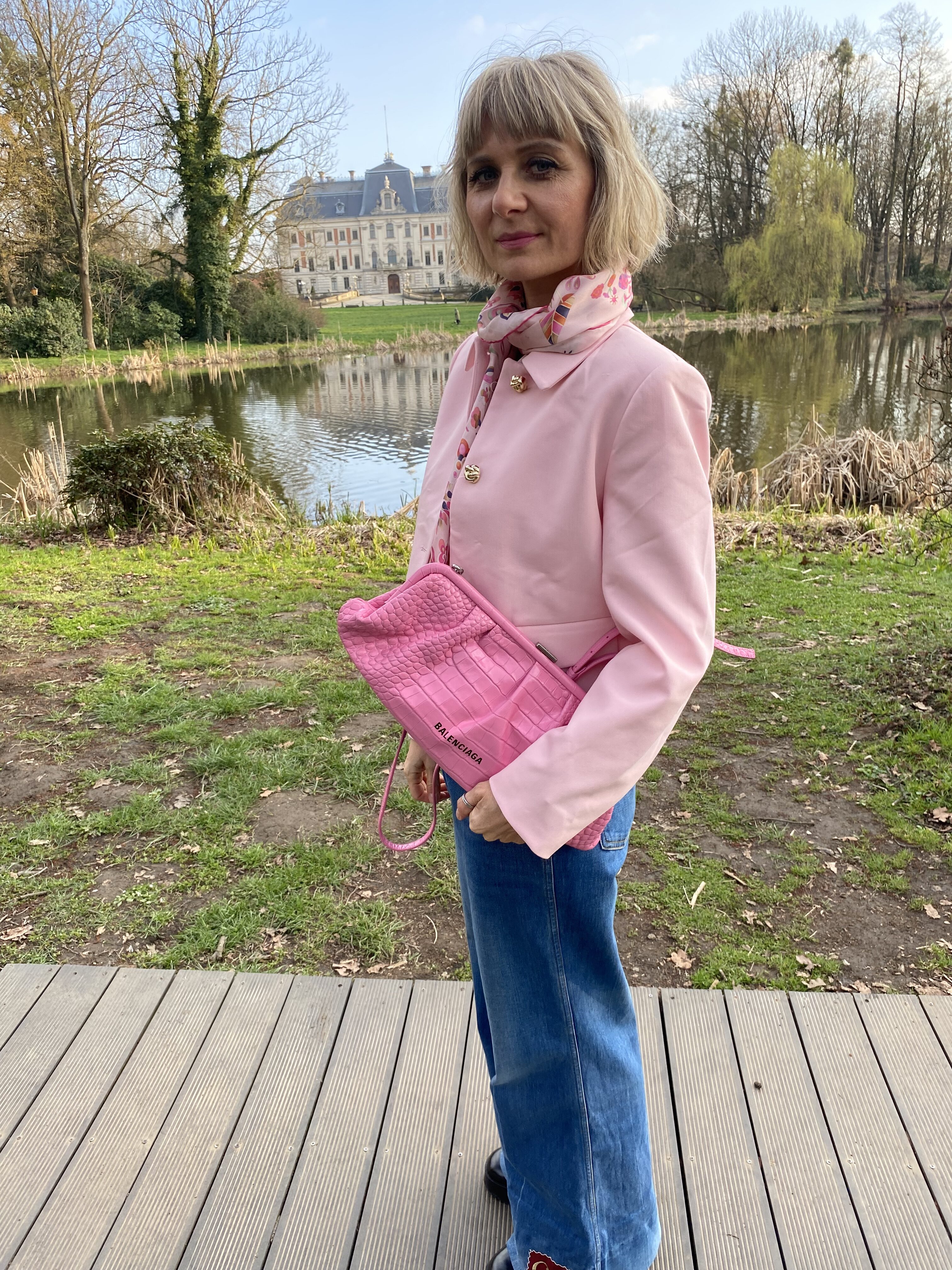 Balenciaga różowa kopertowa torebka - obrazek 10