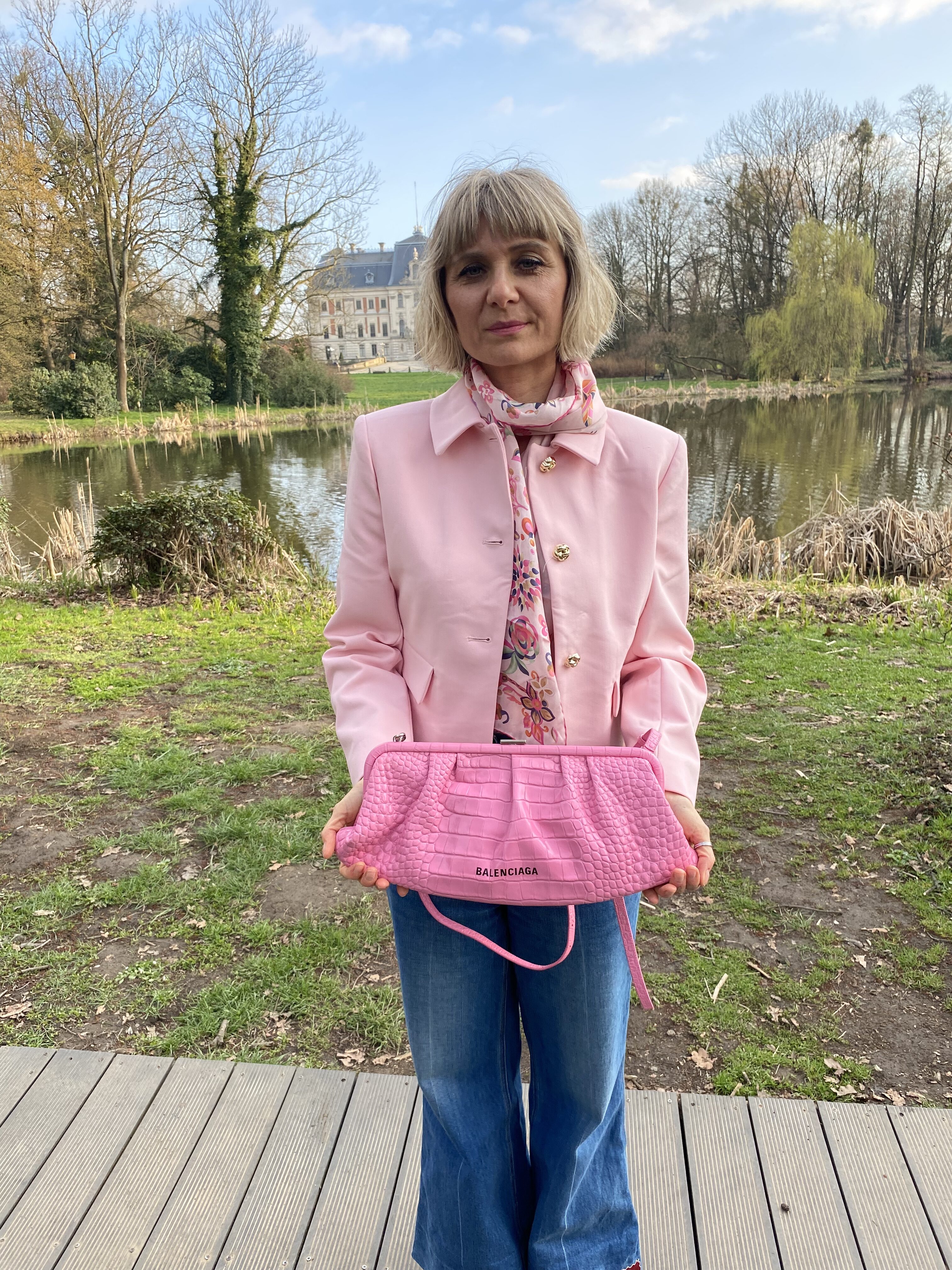 Balenciaga różowa kopertowa torebka - obrazek 11