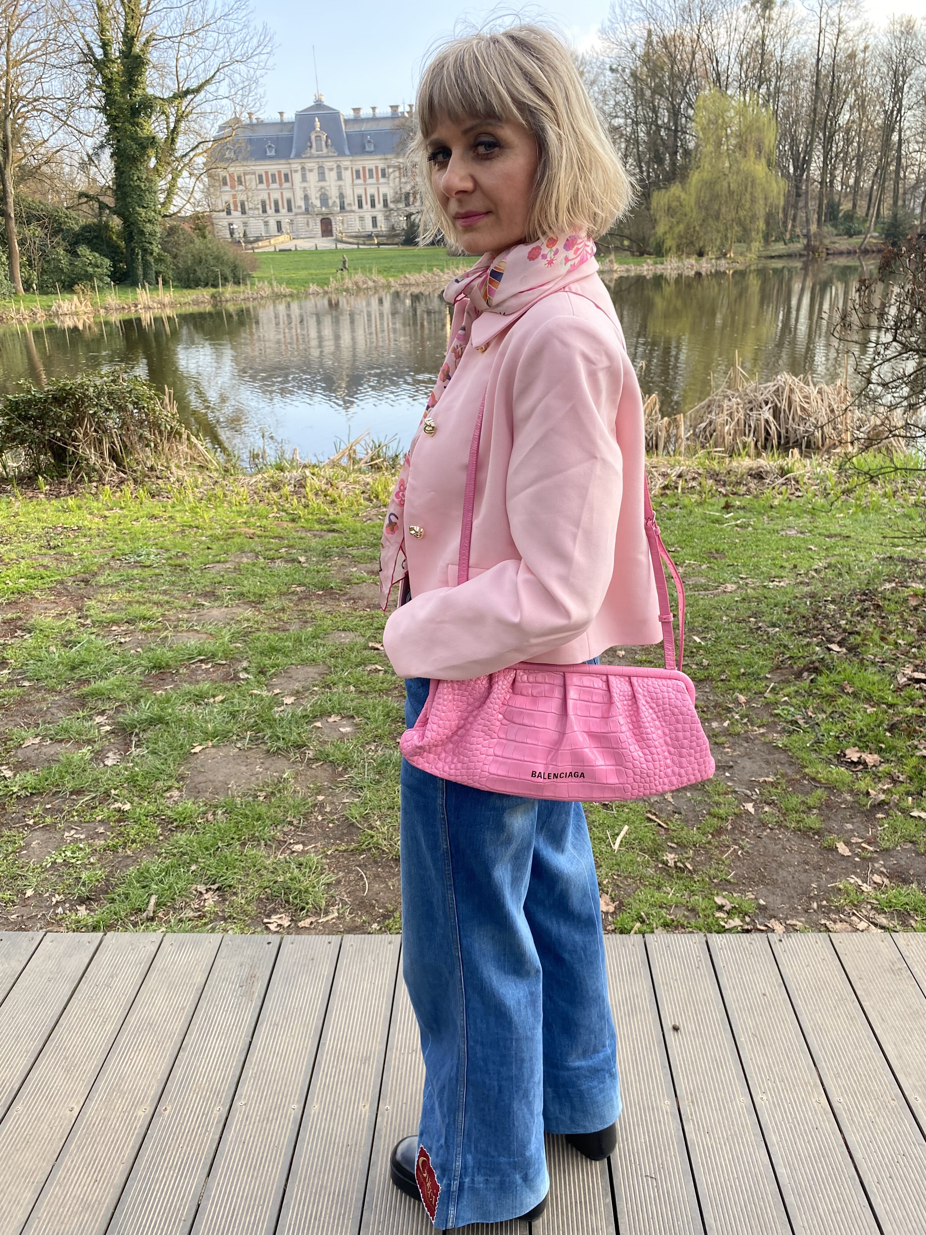 Balenciaga różowa kopertowa torebka - obrazek 12