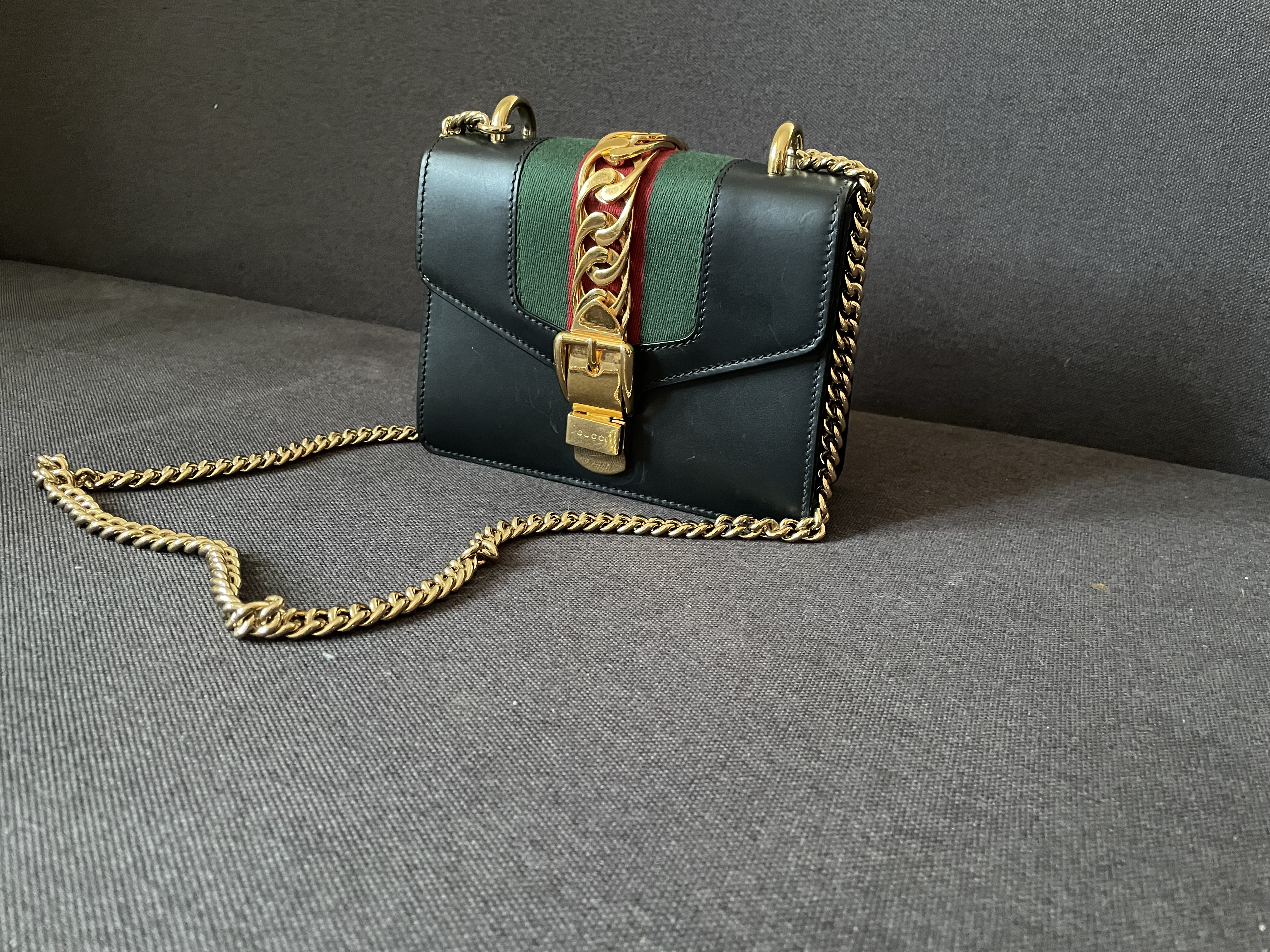 Gucci Sylvie mini czarna torebka - obrazek 6