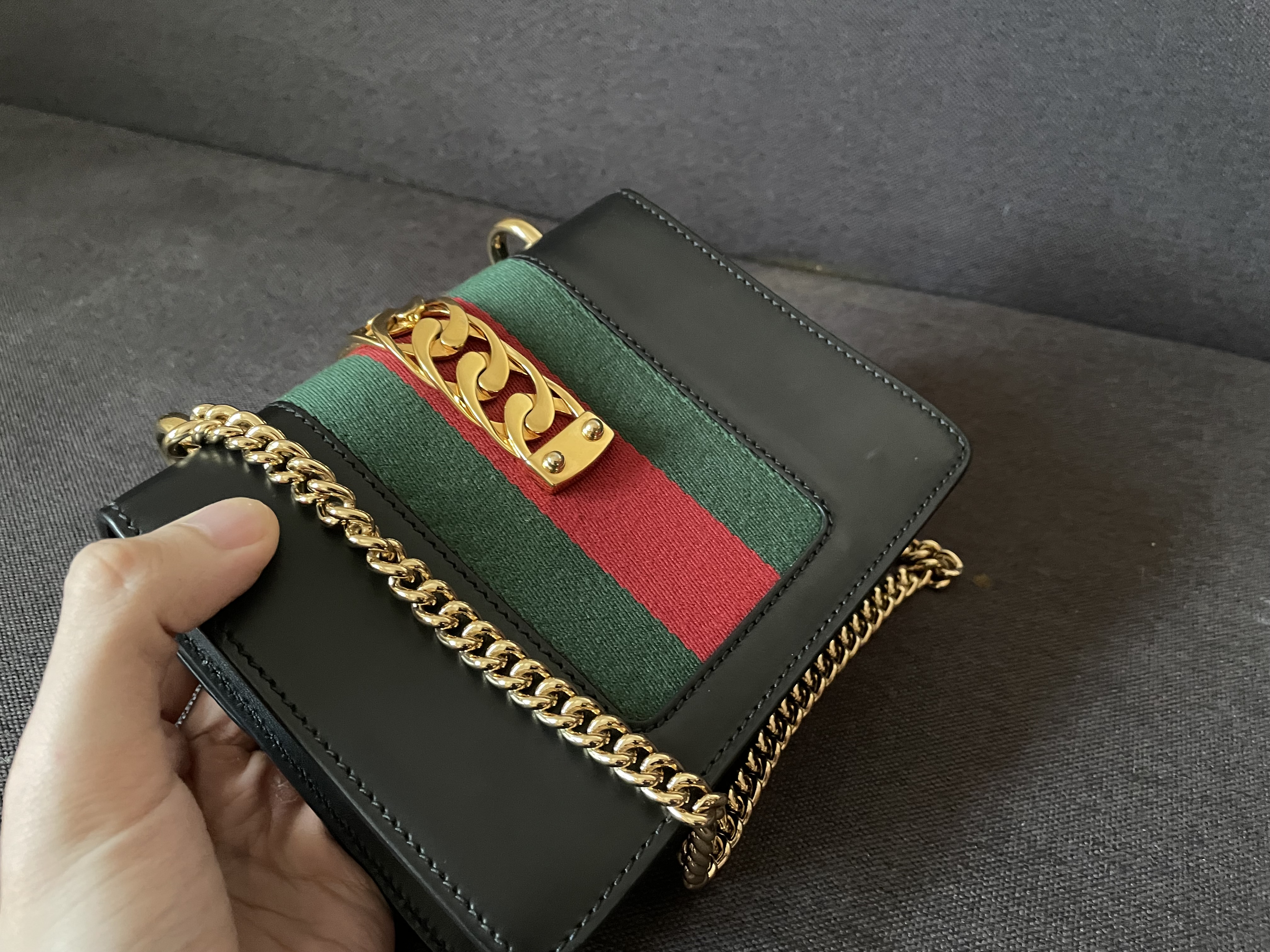 Gucci Sylvie mini czarna torebka - obrazek 4