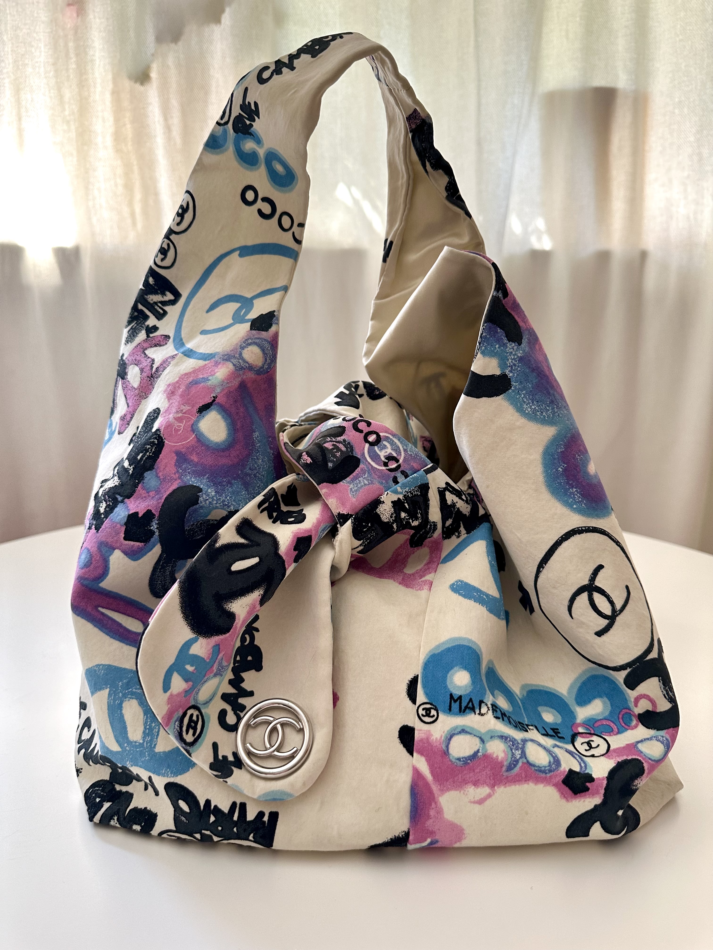 Chanel vintage materiałowa torebka graffiti - obrazek 3