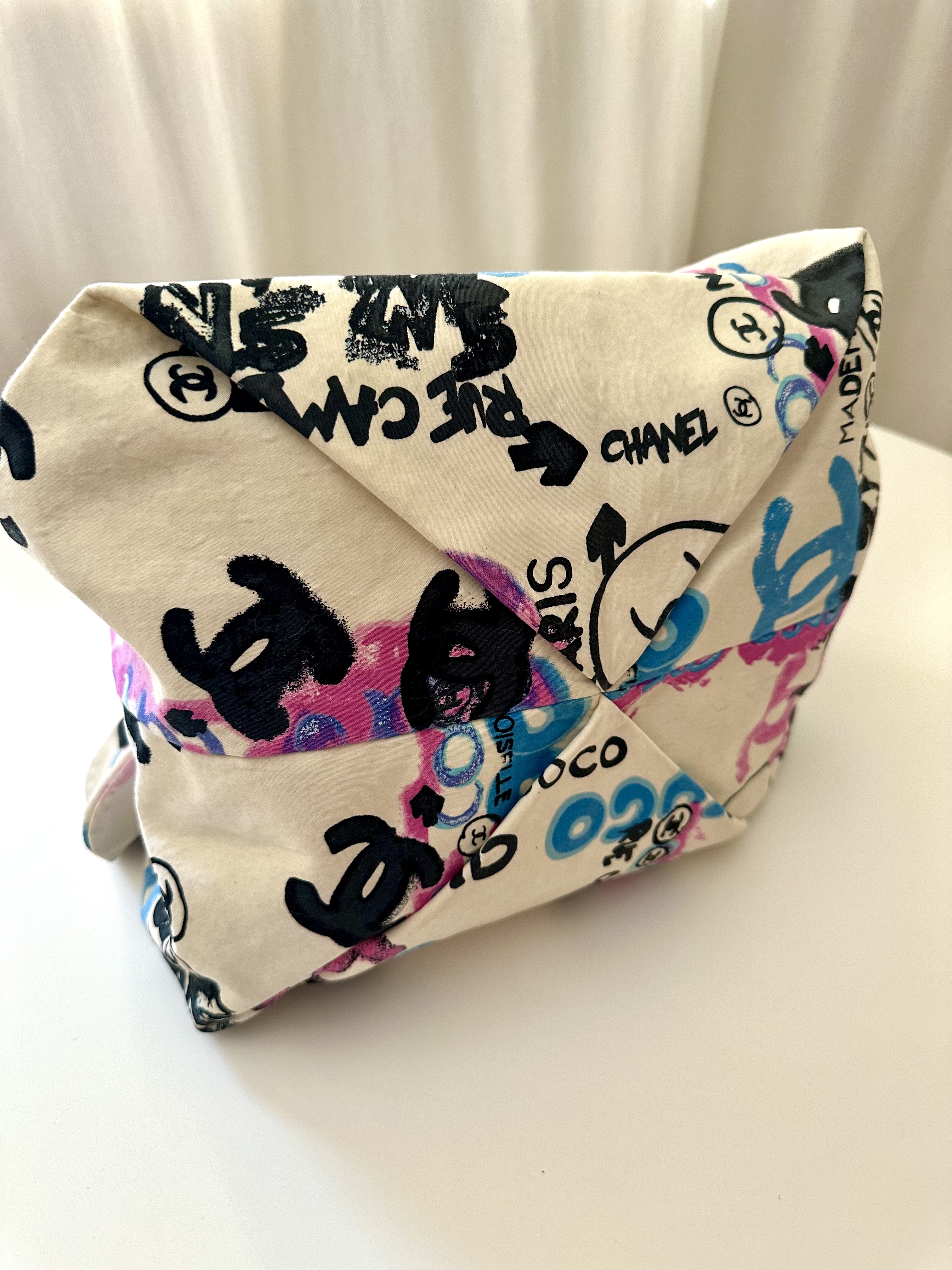 Chanel vintage materiałowa torebka graffiti - obrazek 4