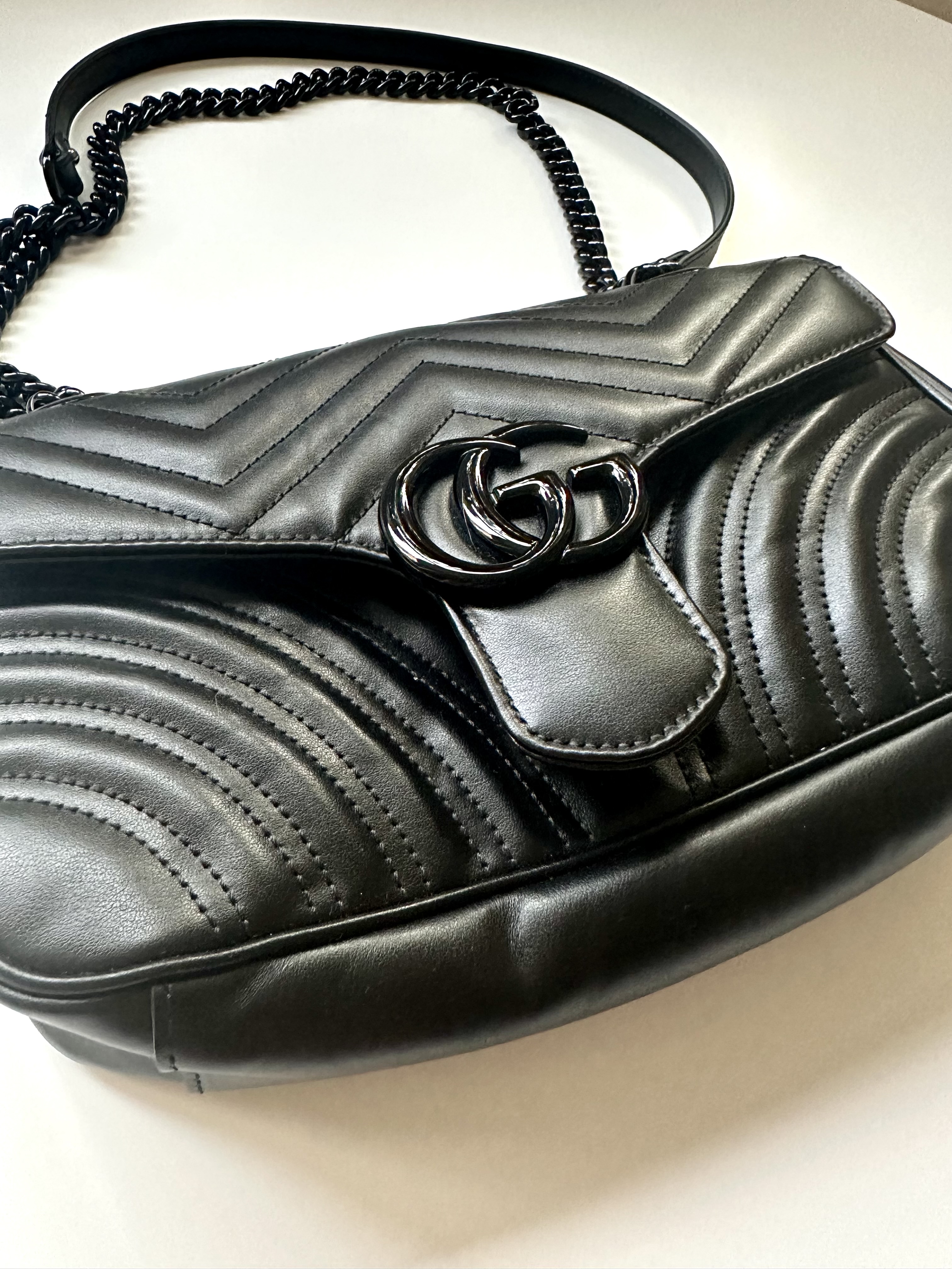 Gucci marmont medium czarna torebka - obrazek 5