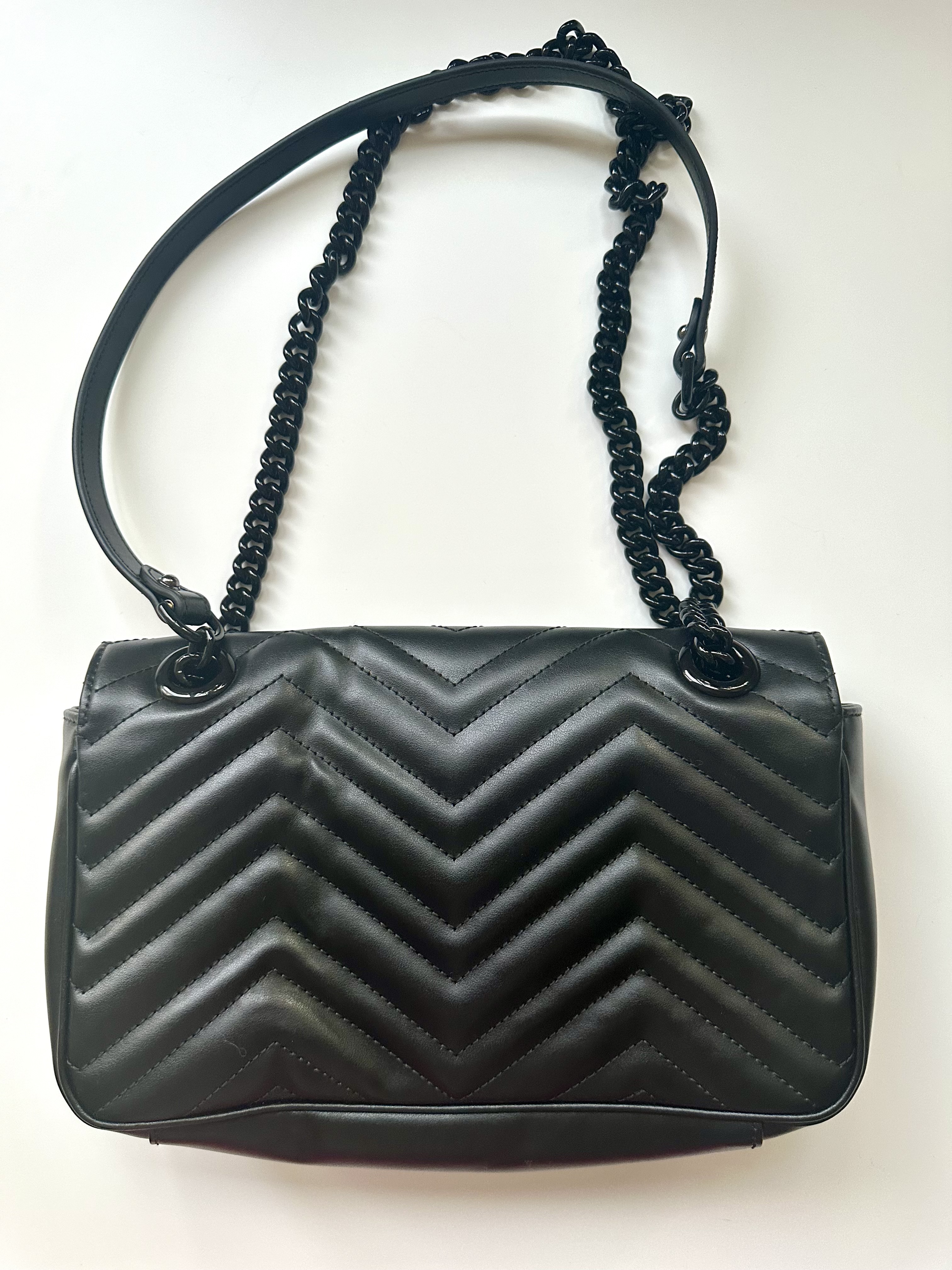 Gucci marmont medium czarna torebka - obrazek 4