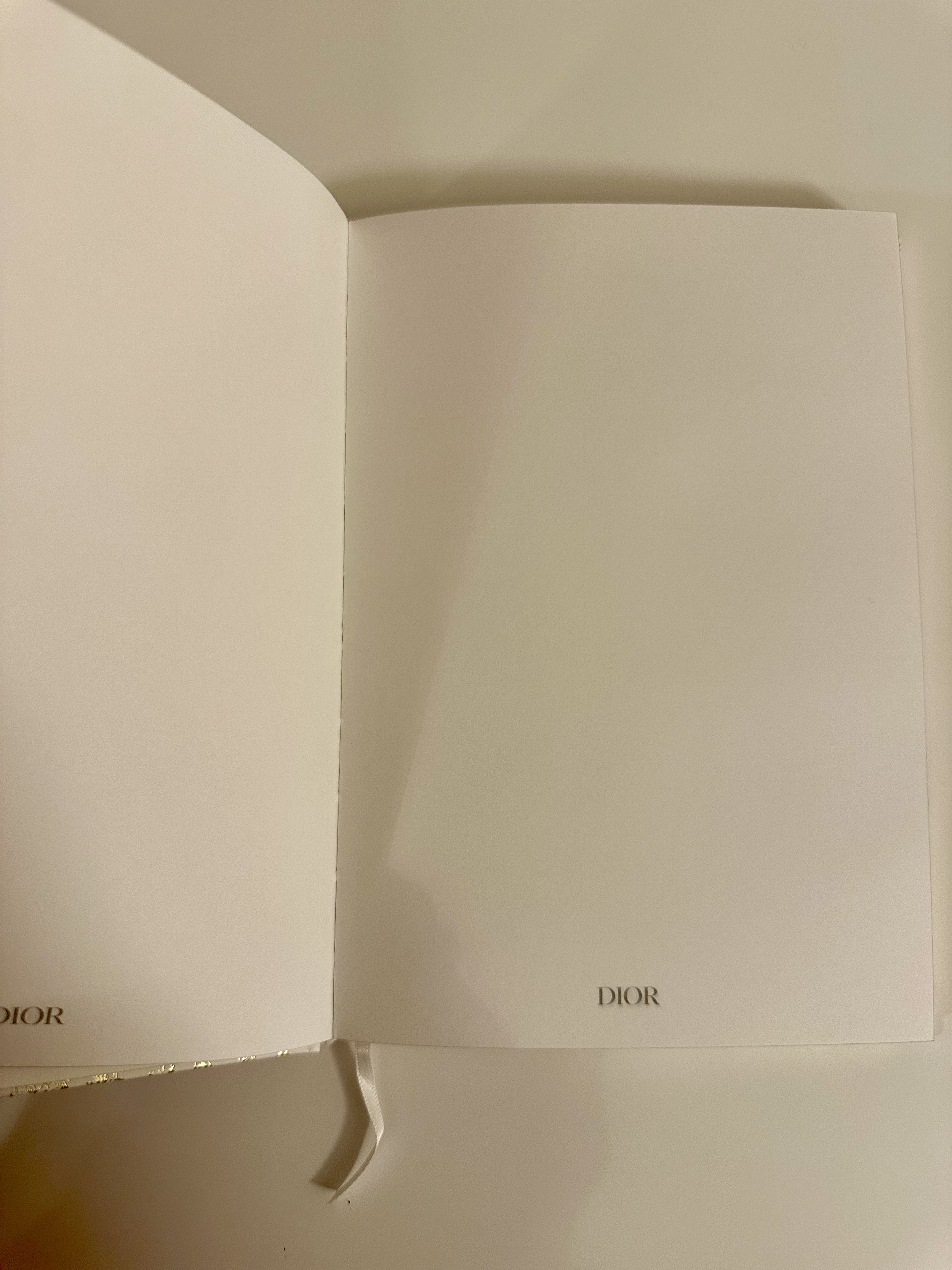 Dior biało złoty notatnik - obrazek 3