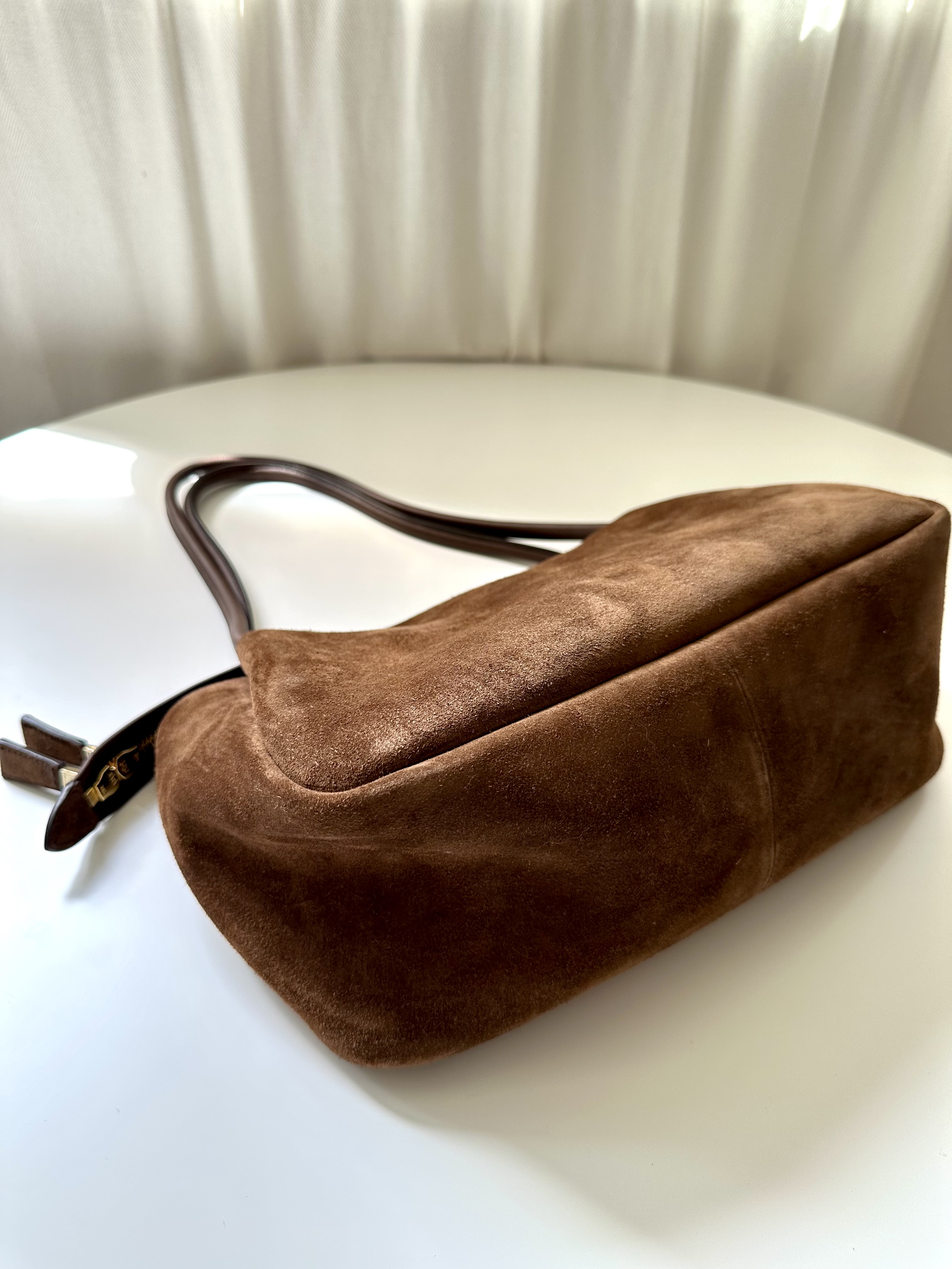 Prada czekoladowa zamszowa torebka - obrazek 7