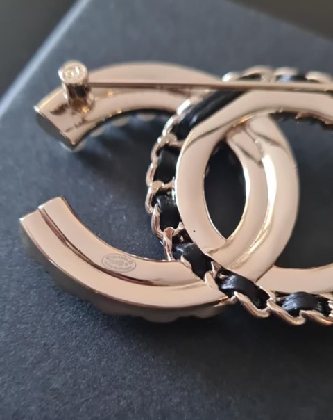 Broszka Chanel nowa kolekcja - obrazek 6