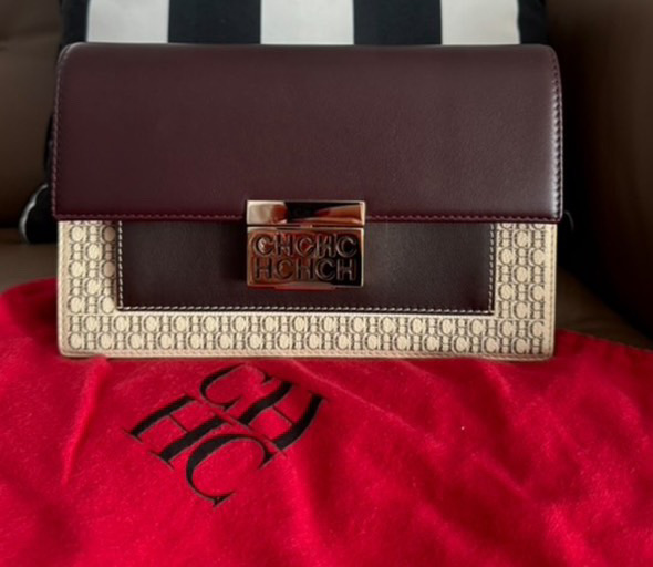 Carolina Herrera kopertowa torebka na ramię - obrazek 2