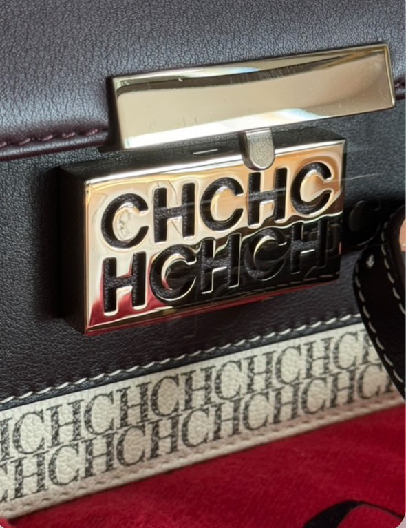 Carolina Herrera kopertowa torebka na ramię - obrazek 4