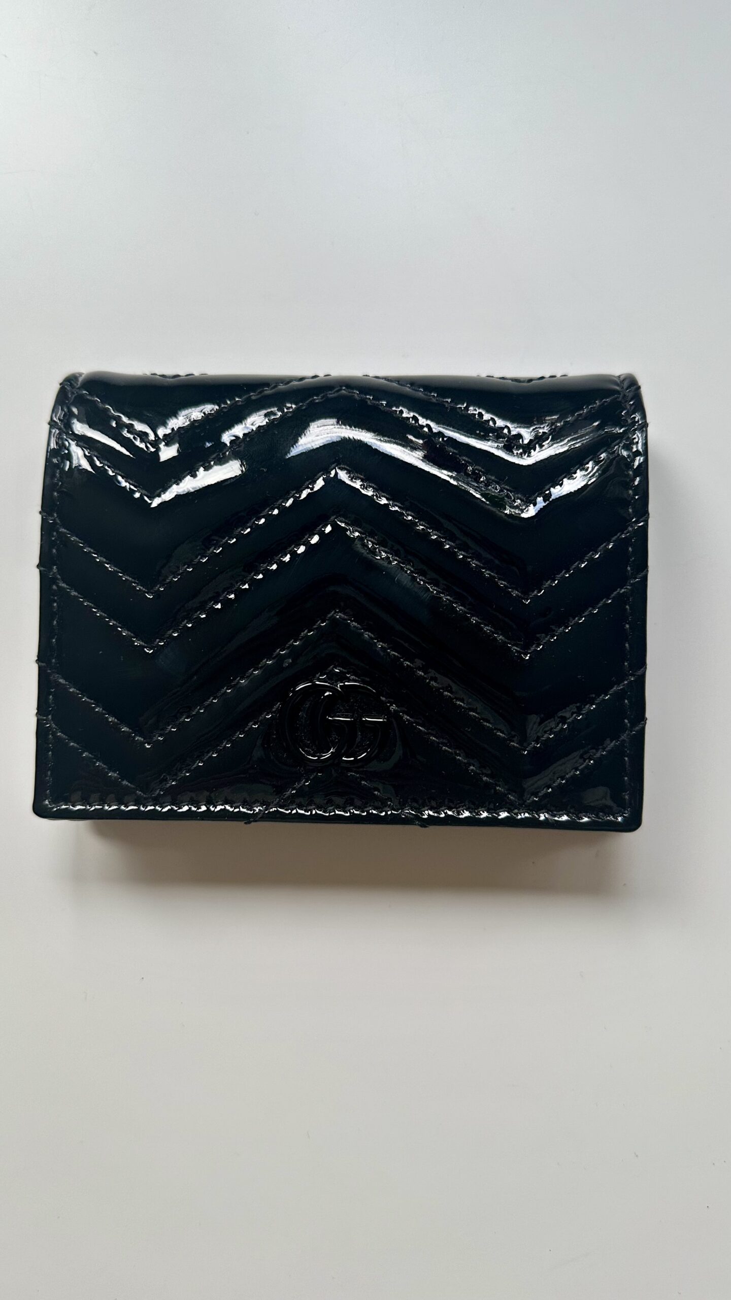 Gucci marmont czarny lakierowany portfel - obrazek 2