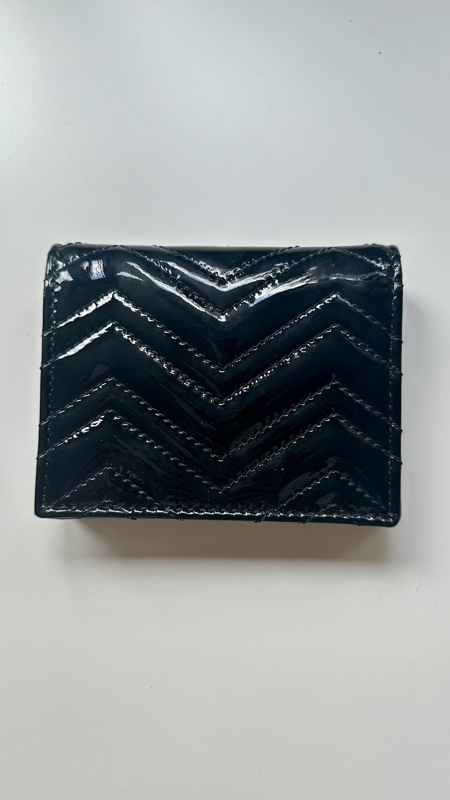 Gucci marmont czarny lakierowany portfel - obrazek 3