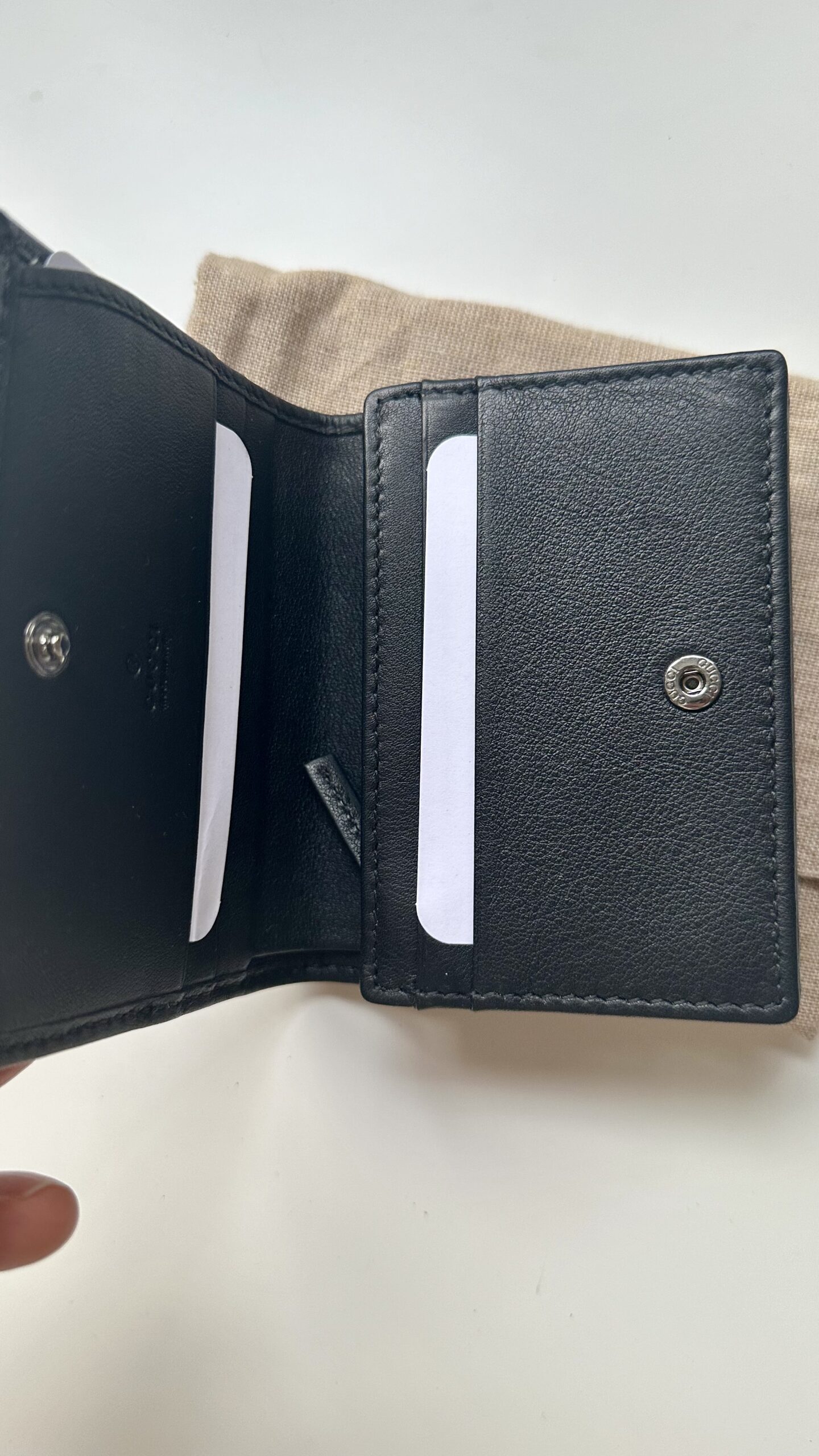 Gucci marmont czarny lakierowany portfel - obrazek 4