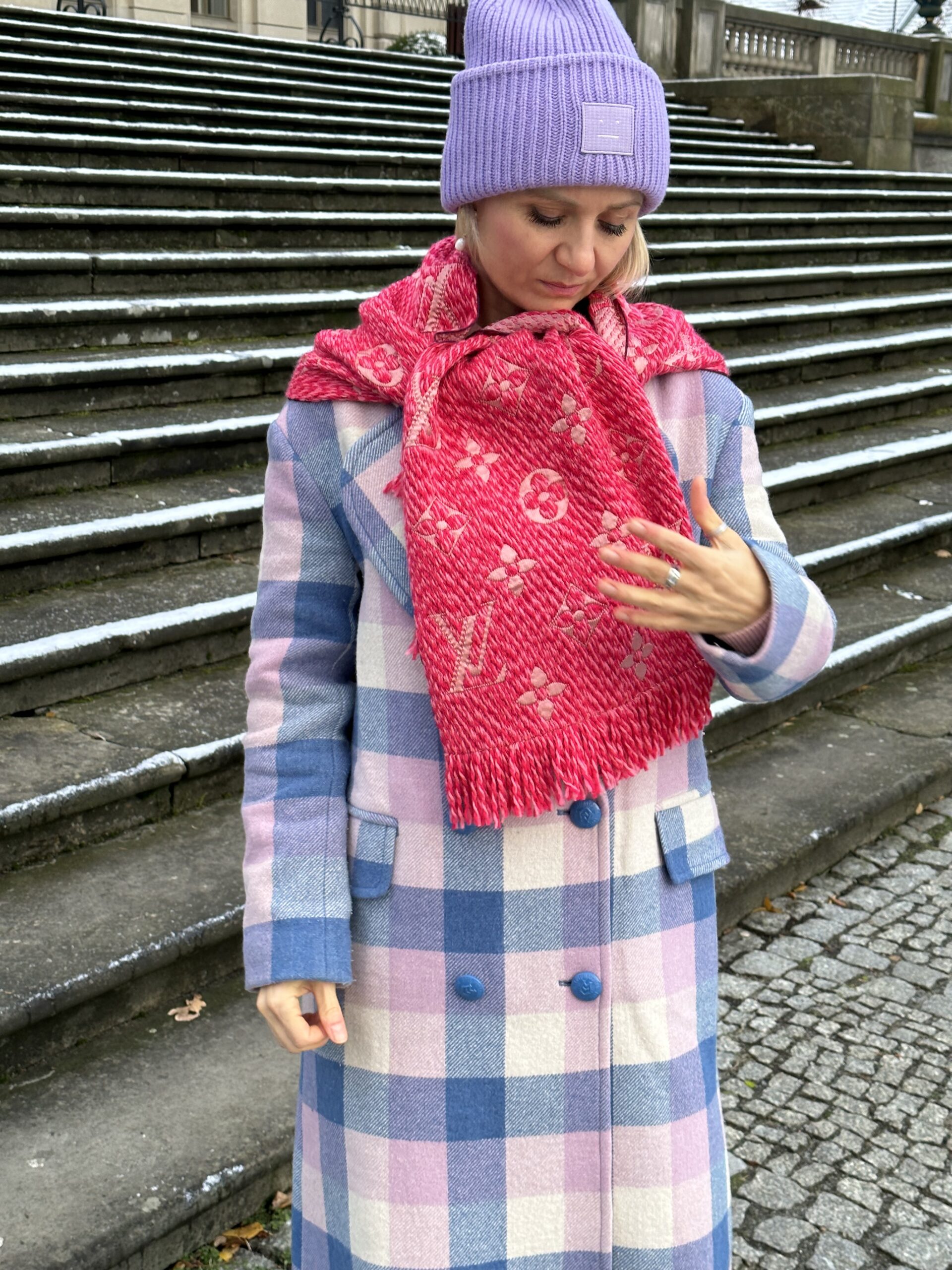 Louis Vuitton malinowy wełniany szal - obrazek 6