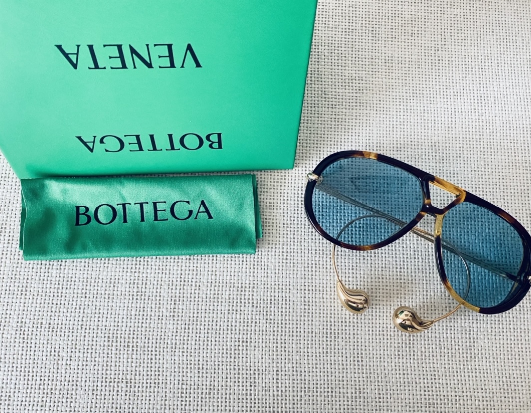Bottega Veneta Pilotka z soczewką baby blue - obrazek 3