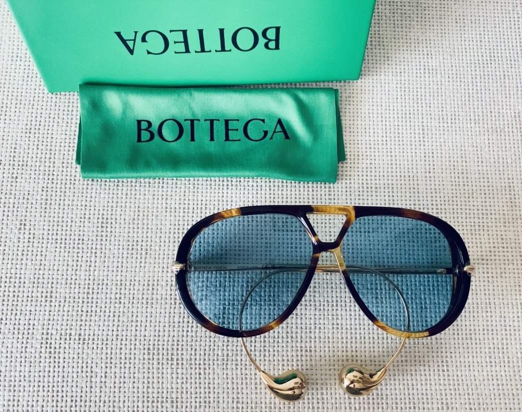 Bottega Veneta Pilotka z soczewką baby blue