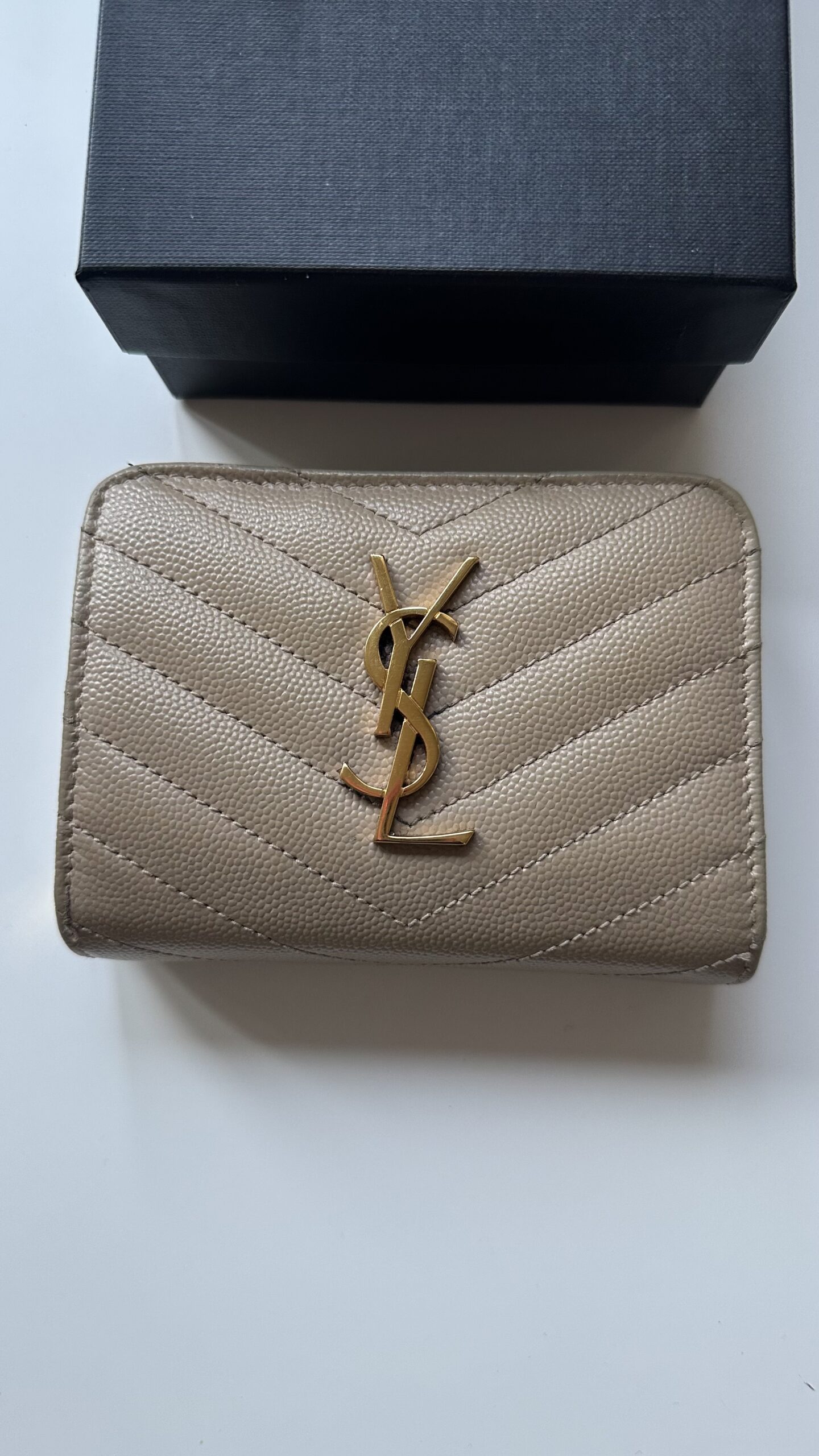 Saint Laurent beżowy portfel skóra saffiano - obrazek 2