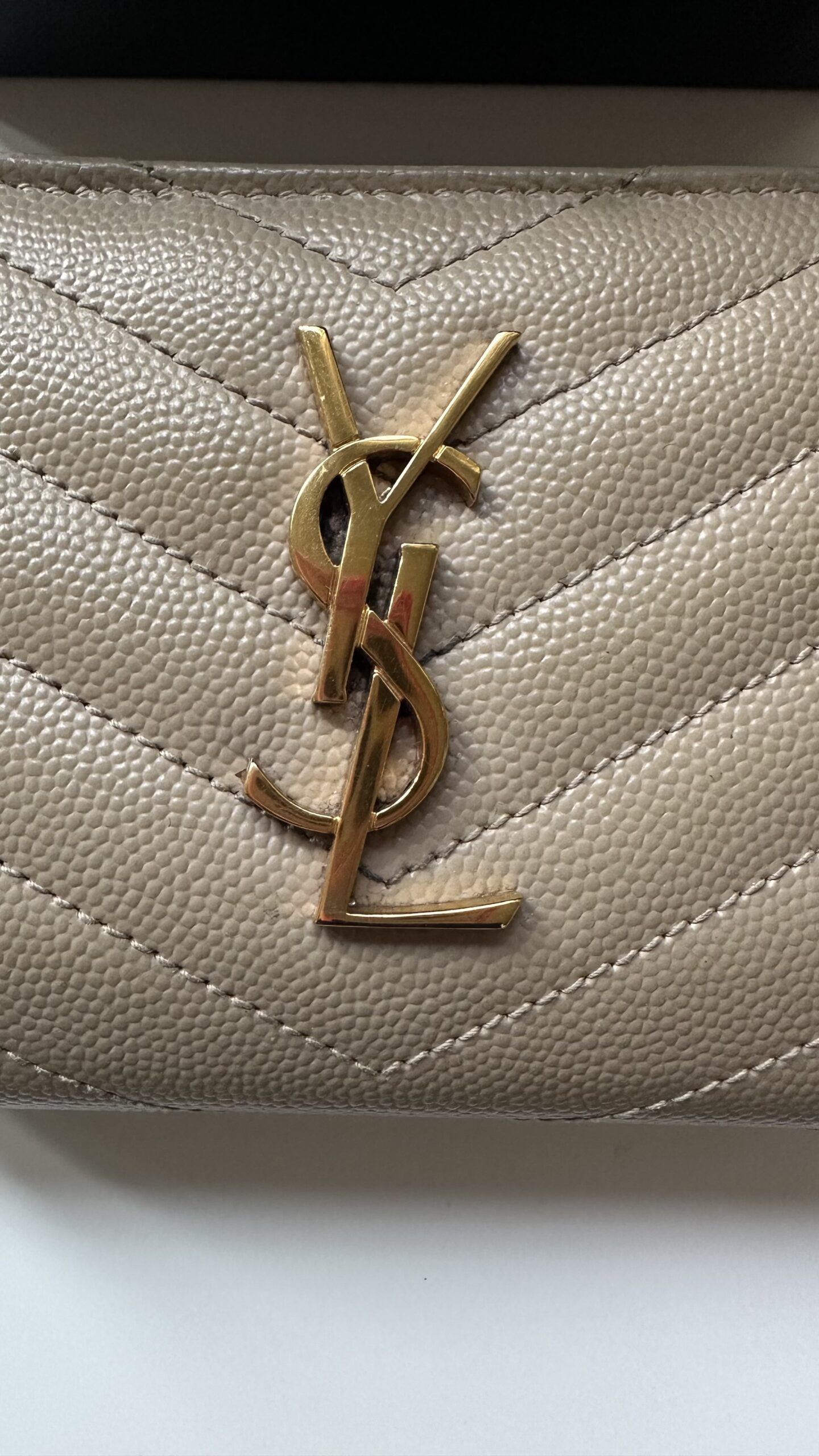 Saint Laurent beżowy portfel skóra saffiano - obrazek 3