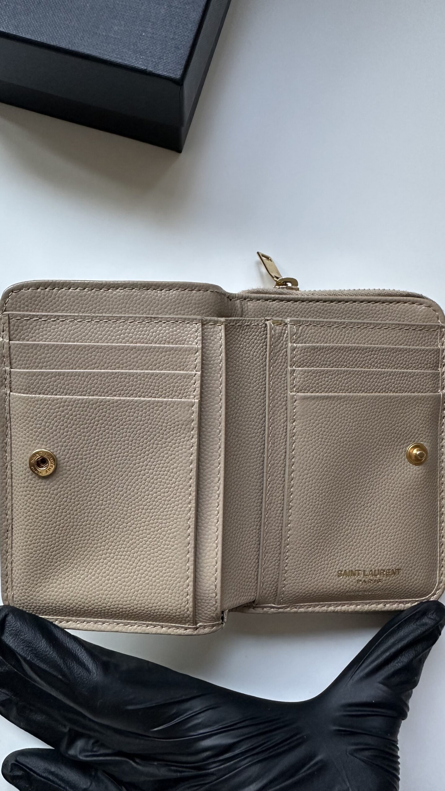 Saint Laurent beżowy portfel skóra saffiano - obrazek 5