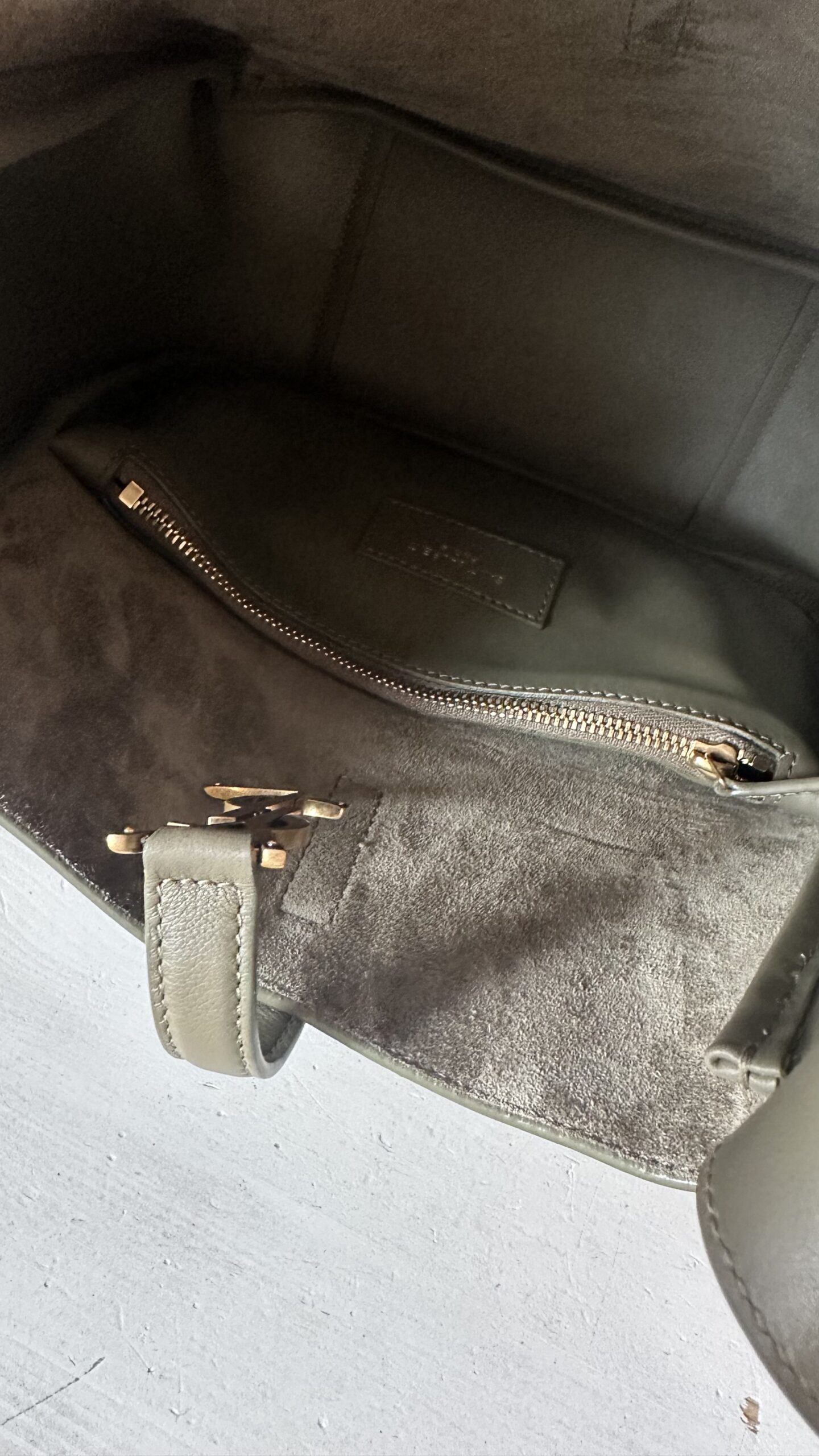 Saint Laurent Le 5 À 7 oliwkowa torebka hobo - obrazek 5