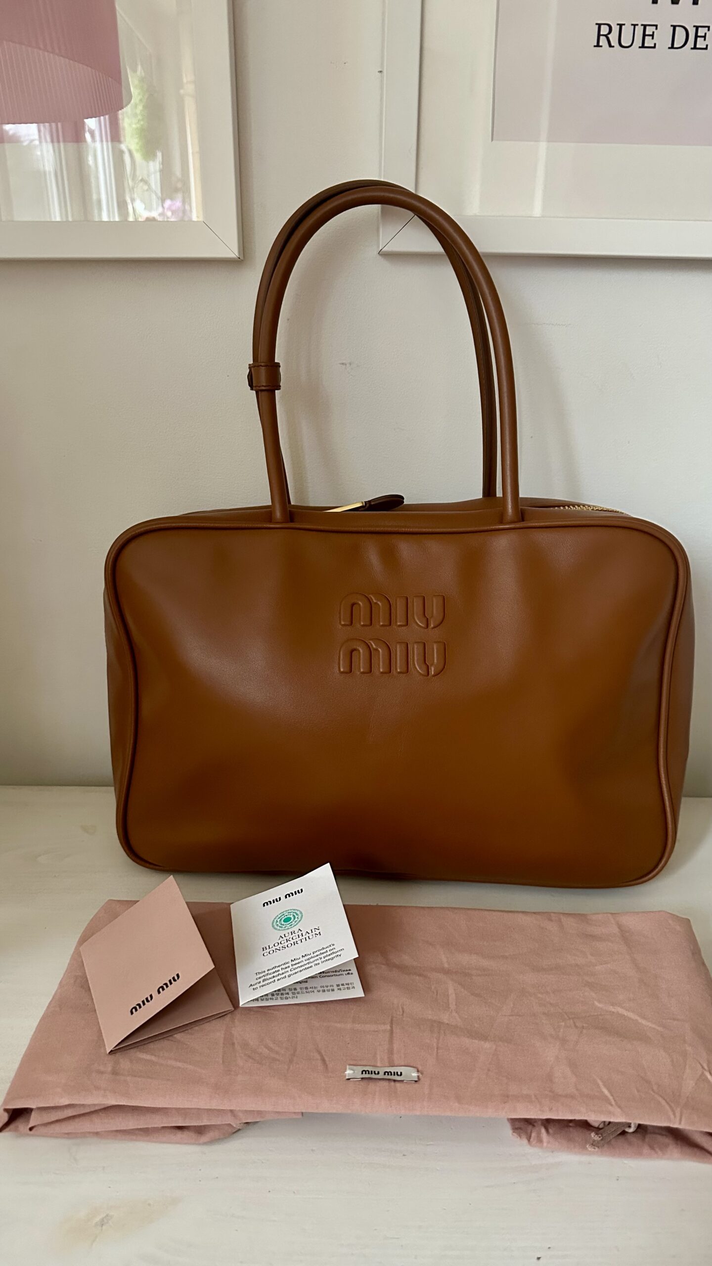 Miu Miu Beau bag skórzana torebka w kolorze camel
