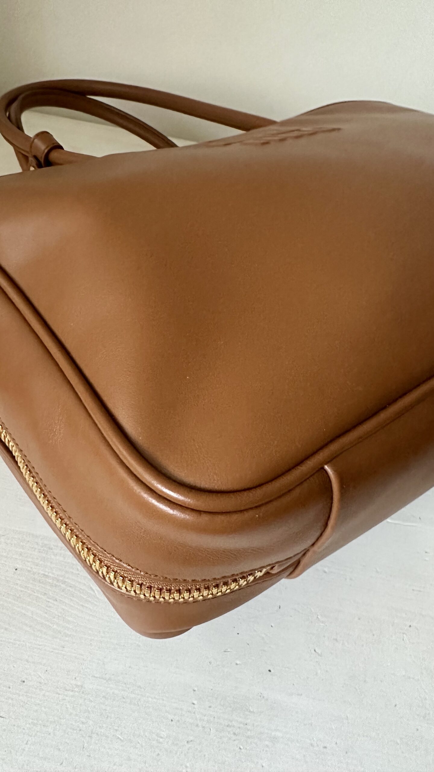 Miu Miu Beau bag skórzana torebka w kolorze camel - obrazek 5