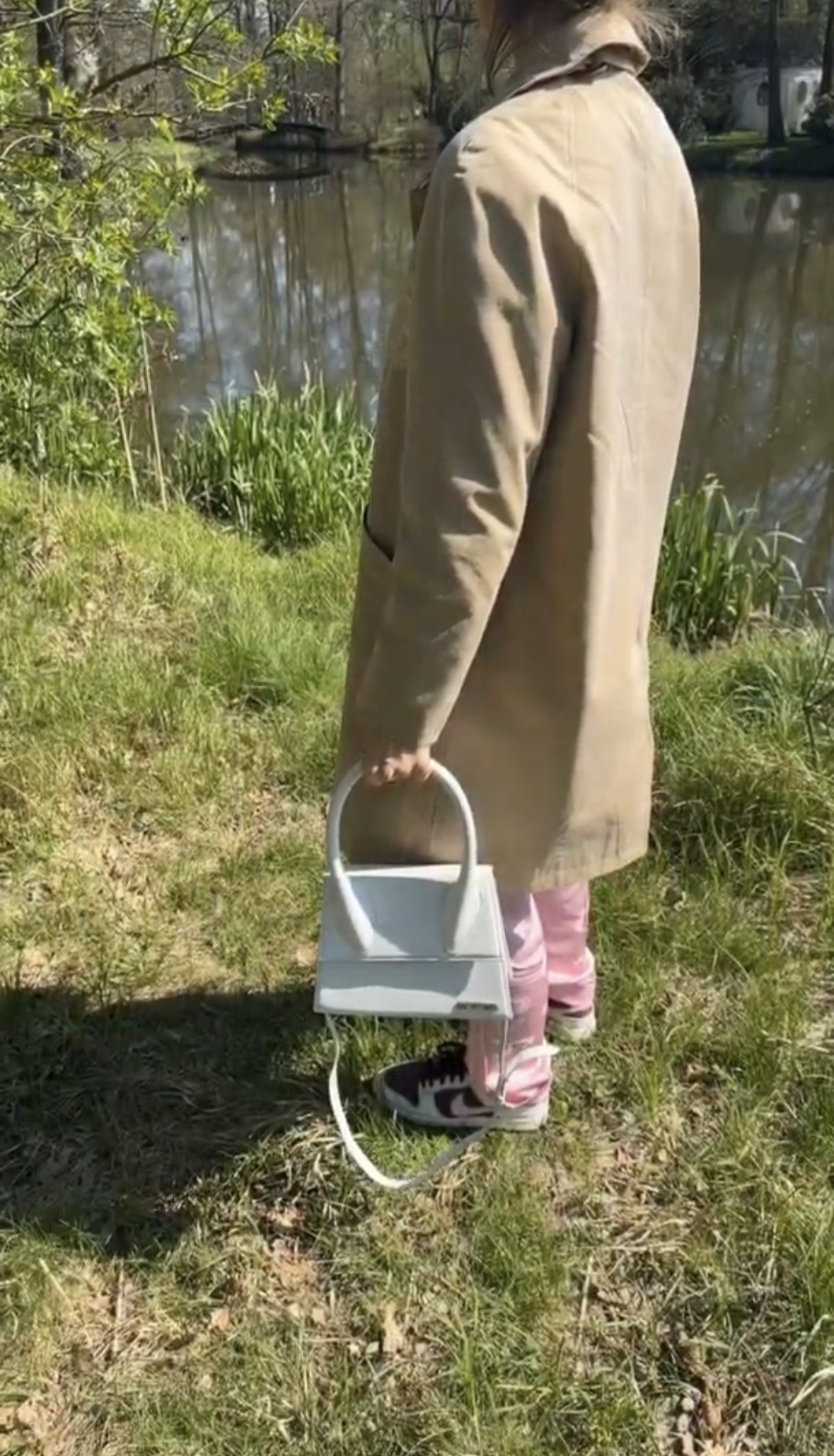 Jacquemus Le Chiquito Moyen White Handbag - obrazek 7