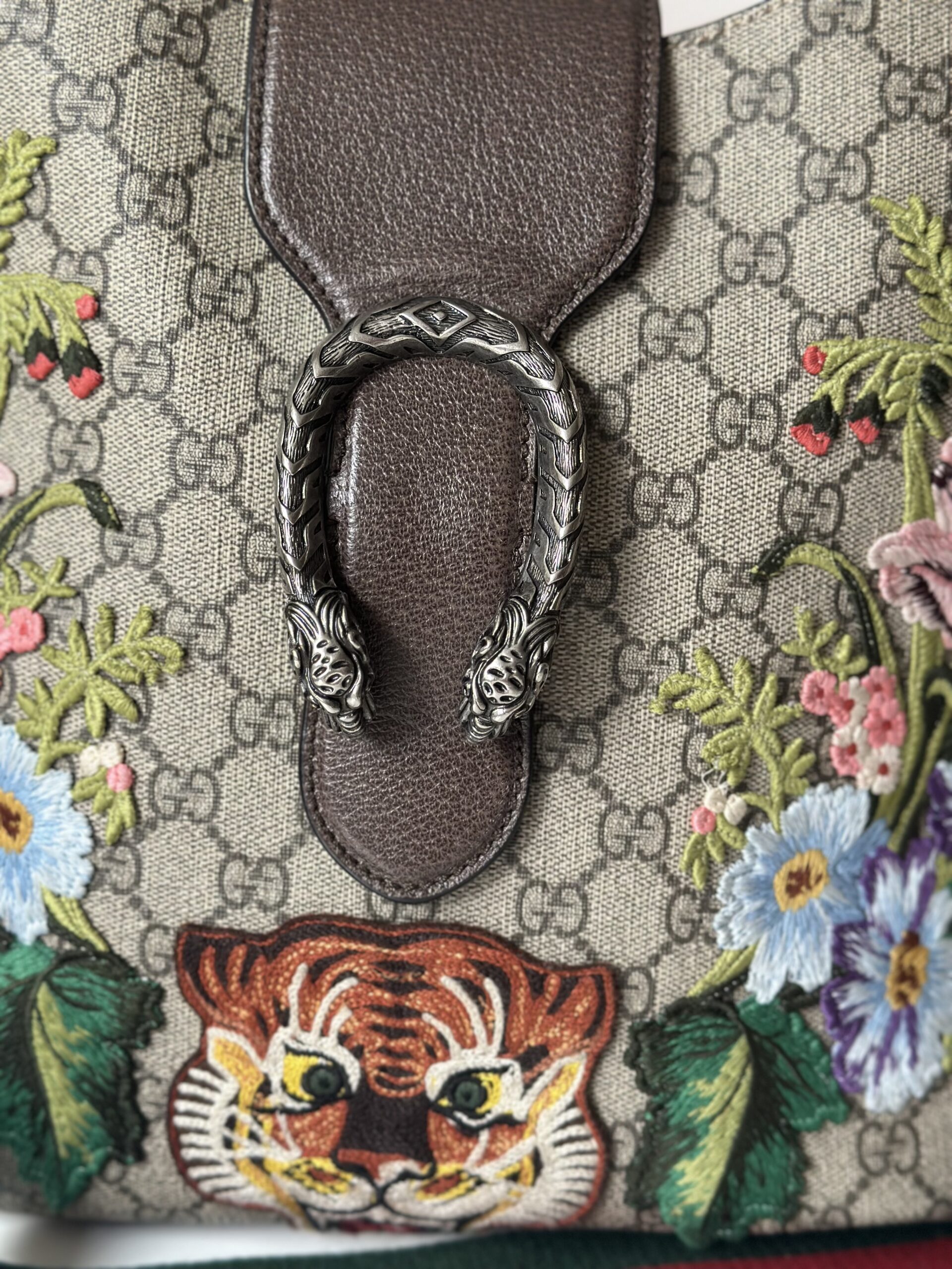 Gucci Dionysus Hobo Embroidered GG Coated Canvas Medium limitowana torebka - obrazek 3