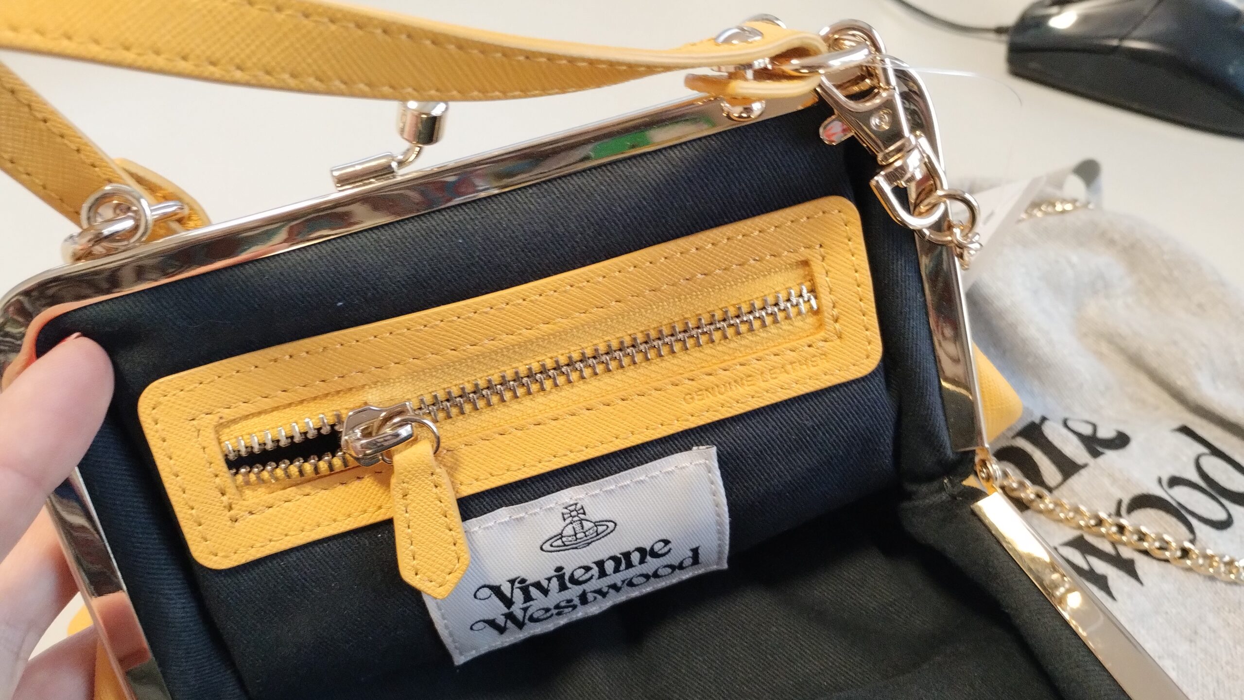 Torebka skórzana - Granny Frame Purse marki Vivienne Westwood - obrazek 2