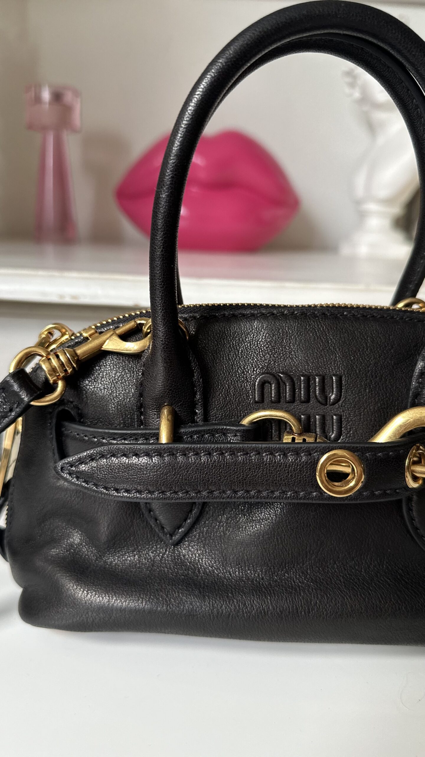 Miu Miu Aventure mini nappa leather bag czarna torebka - obrazek 4