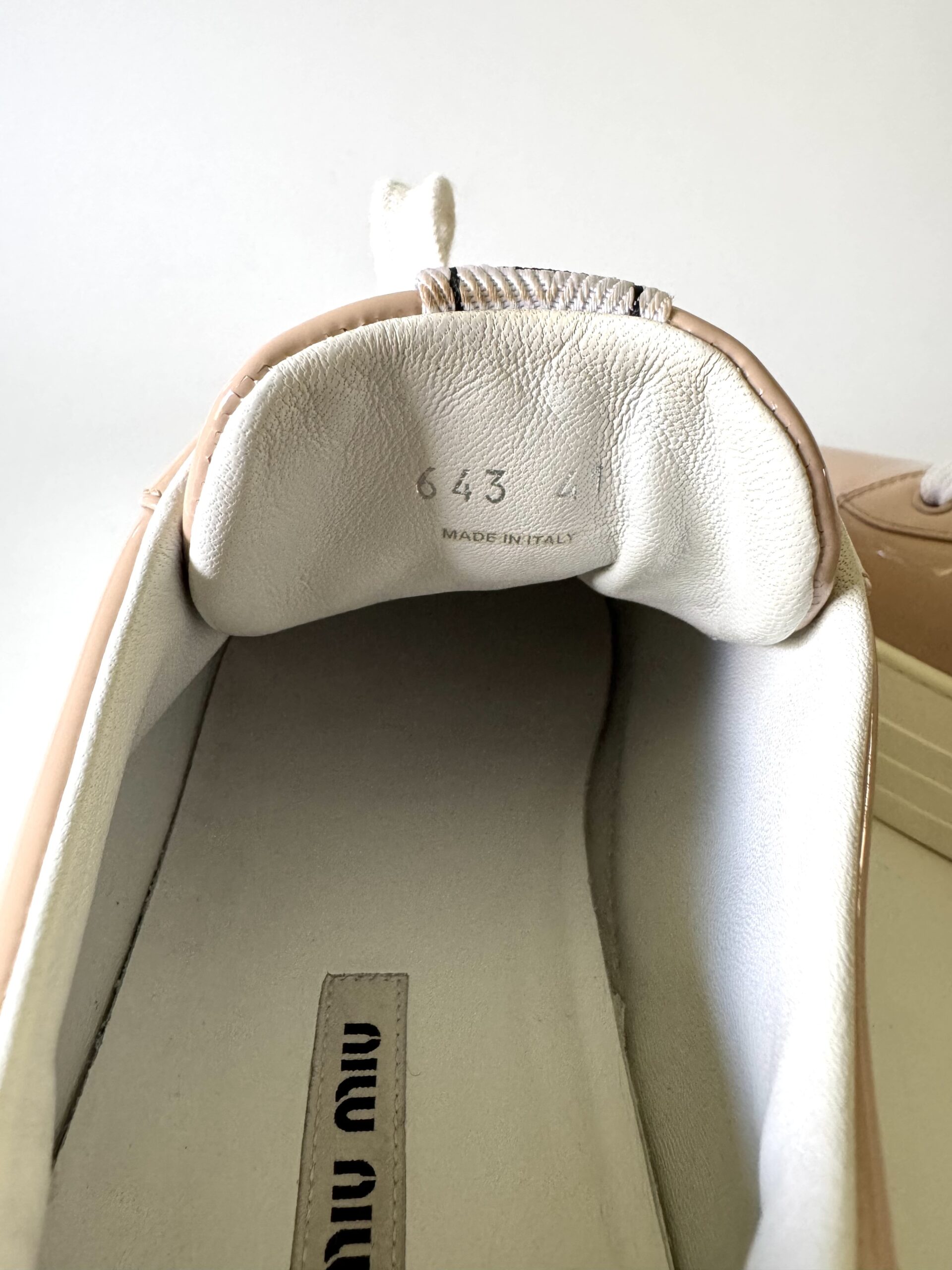 MIU MIU Crystal Embellished Patent Leather Sneakers - sneakersy, trampki - obrazek 7