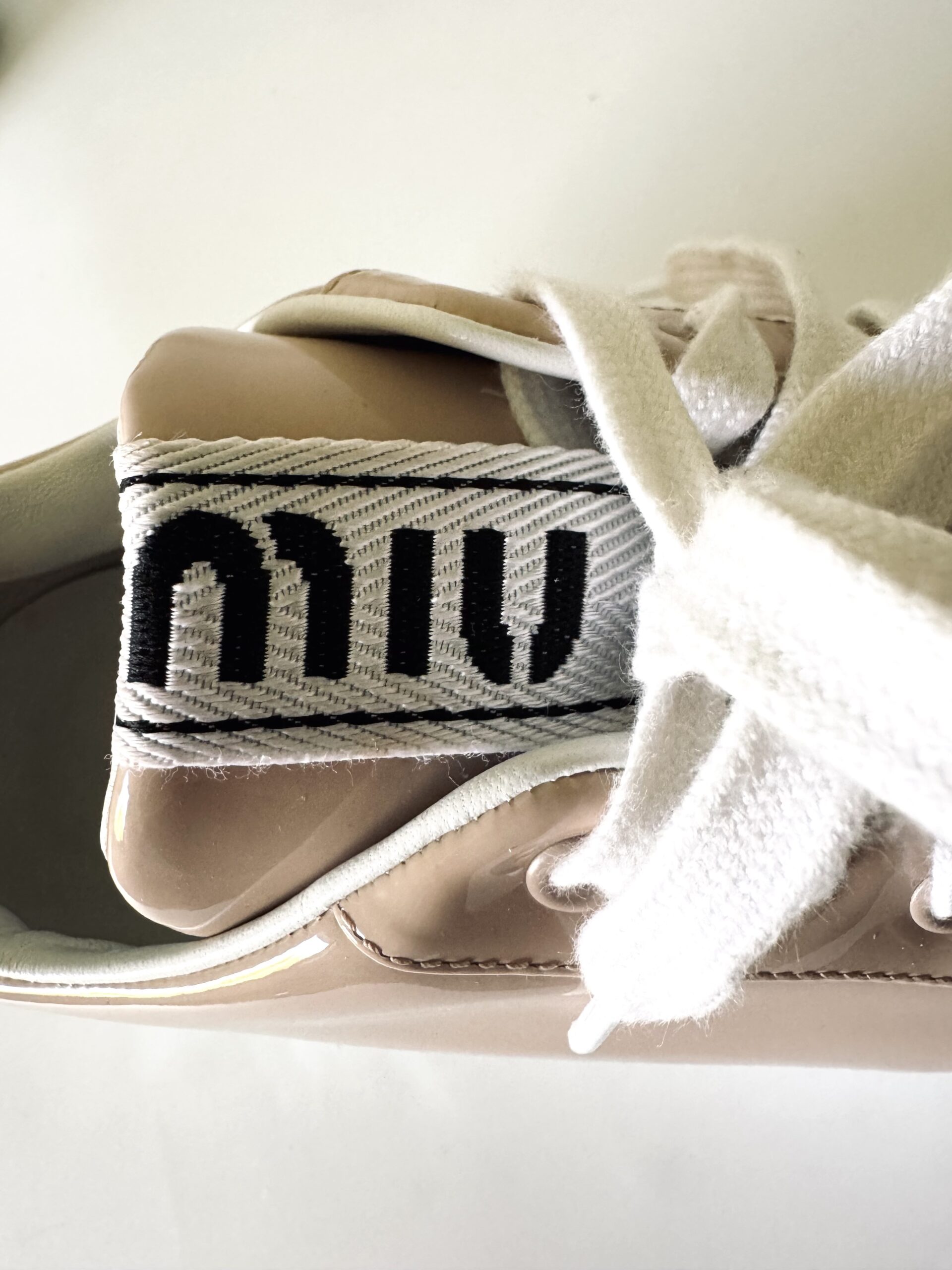 MIU MIU Crystal Embellished Patent Leather Sneakers - sneakersy, trampki - obrazek 9