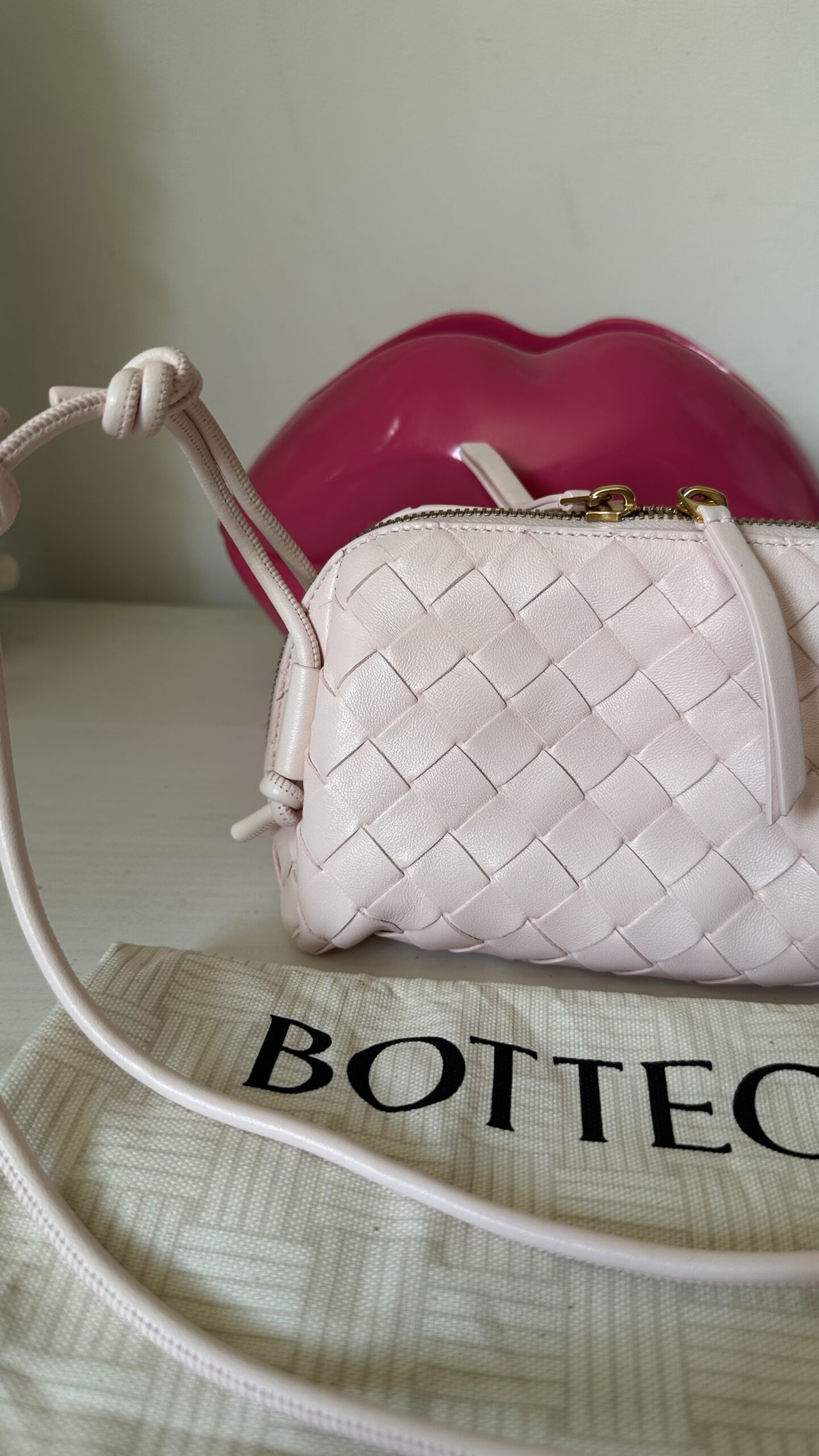 Bottega Veneta Concert Intrecciato pudrowy róż torebka - obrazek 2