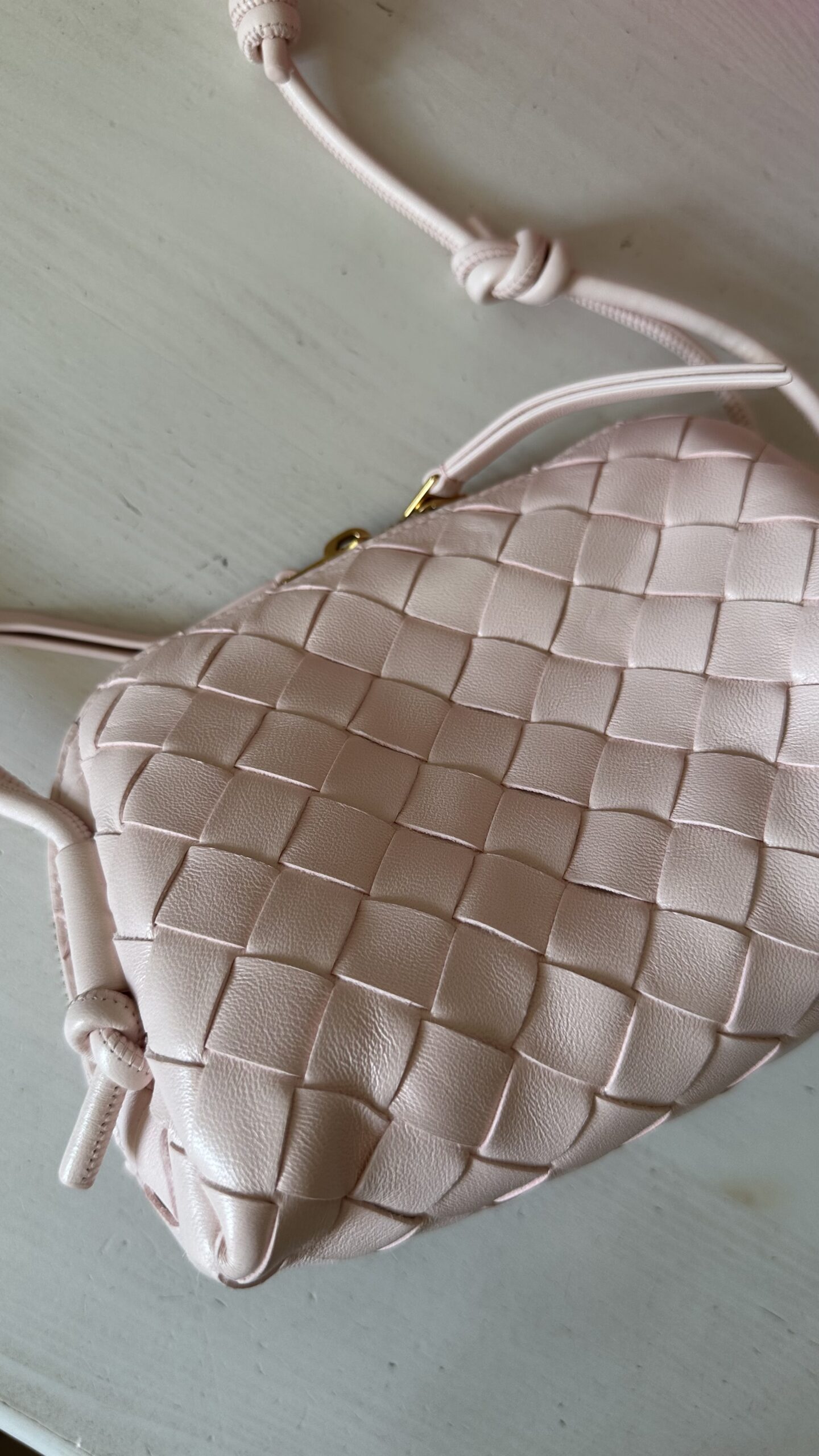 Bottega Veneta Concert Intrecciato pudrowy róż torebka - obrazek 3