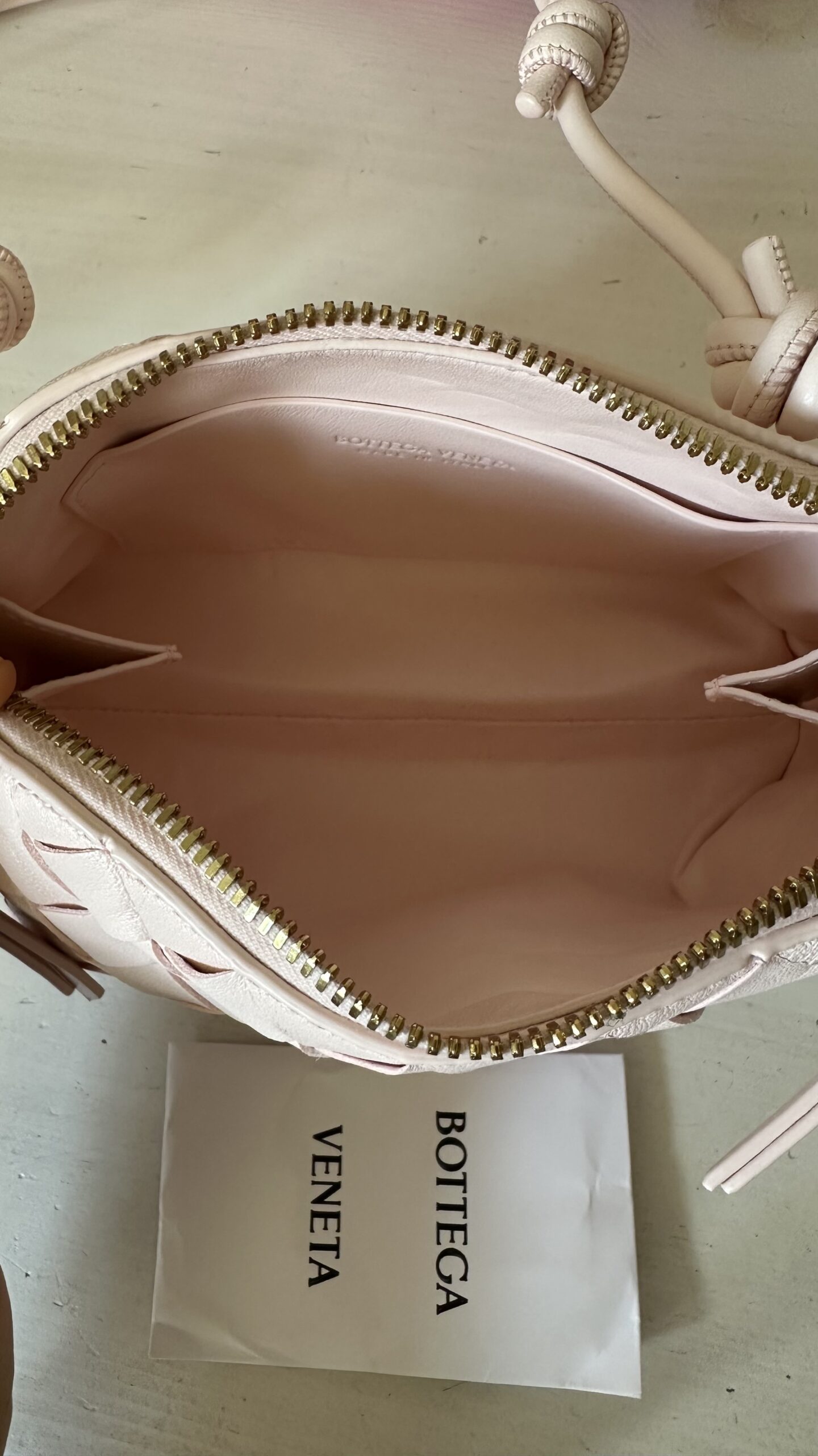 Bottega Veneta Concert Intrecciato pudrowy róż torebka - obrazek 6