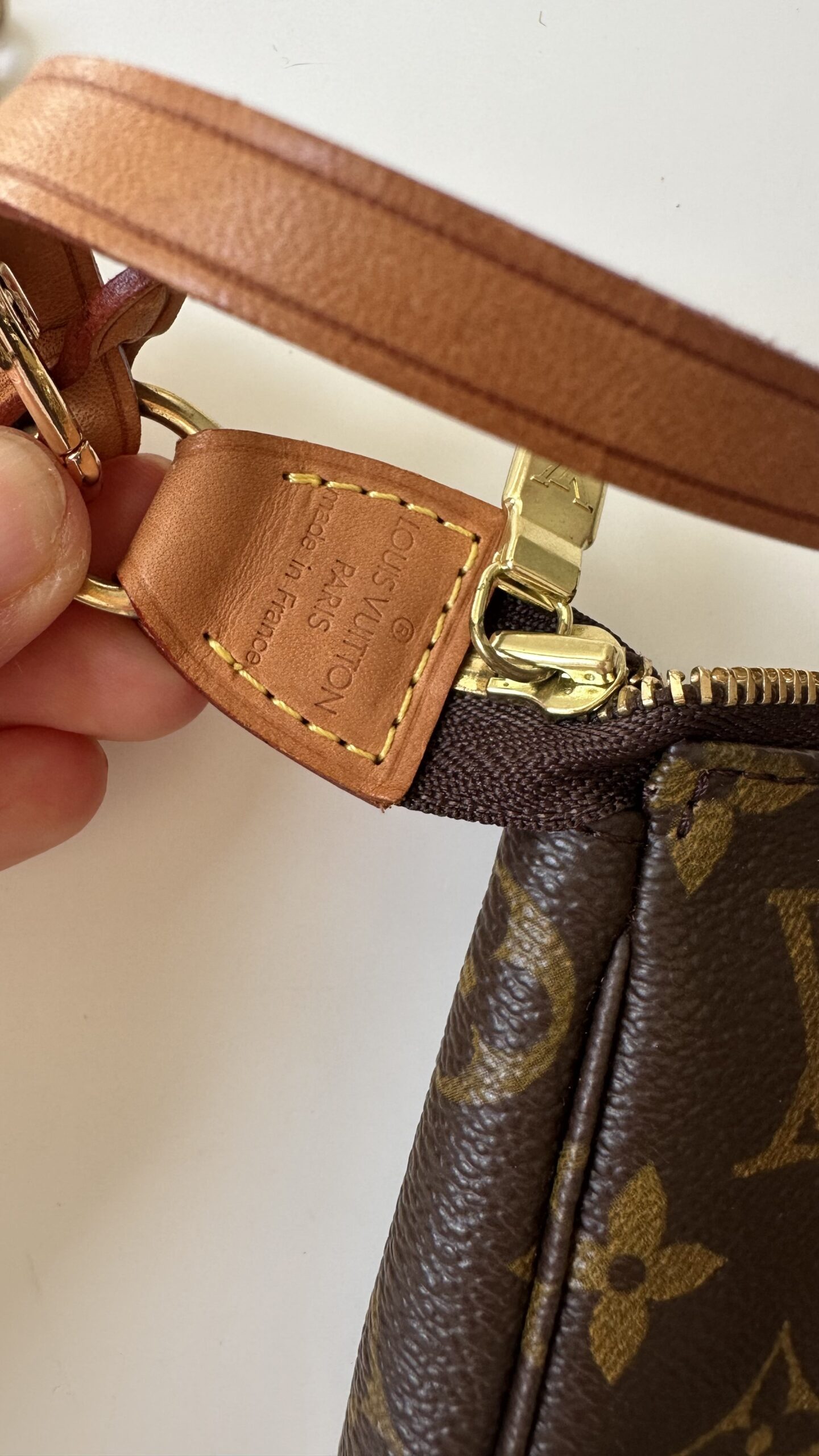 Louis Vuitton pochette monogram - obrazek 3