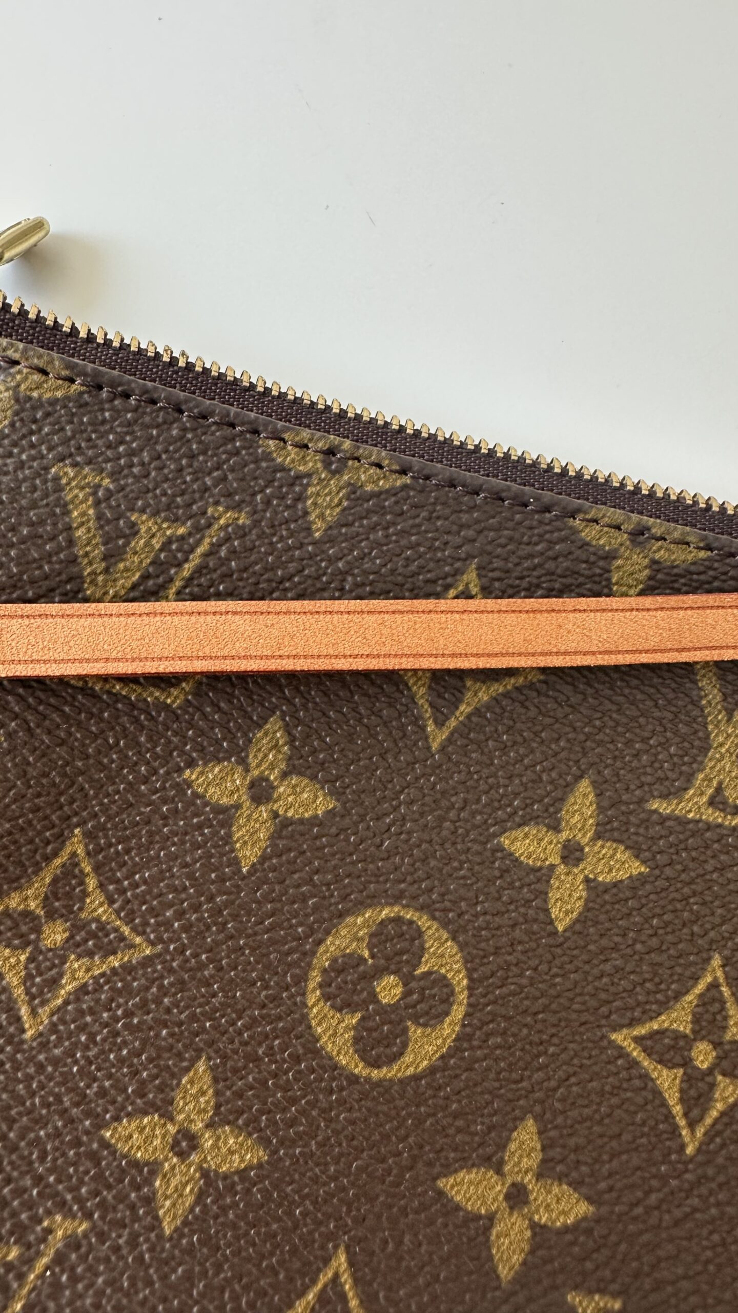 Louis Vuitton pochette monogram - obrazek 4