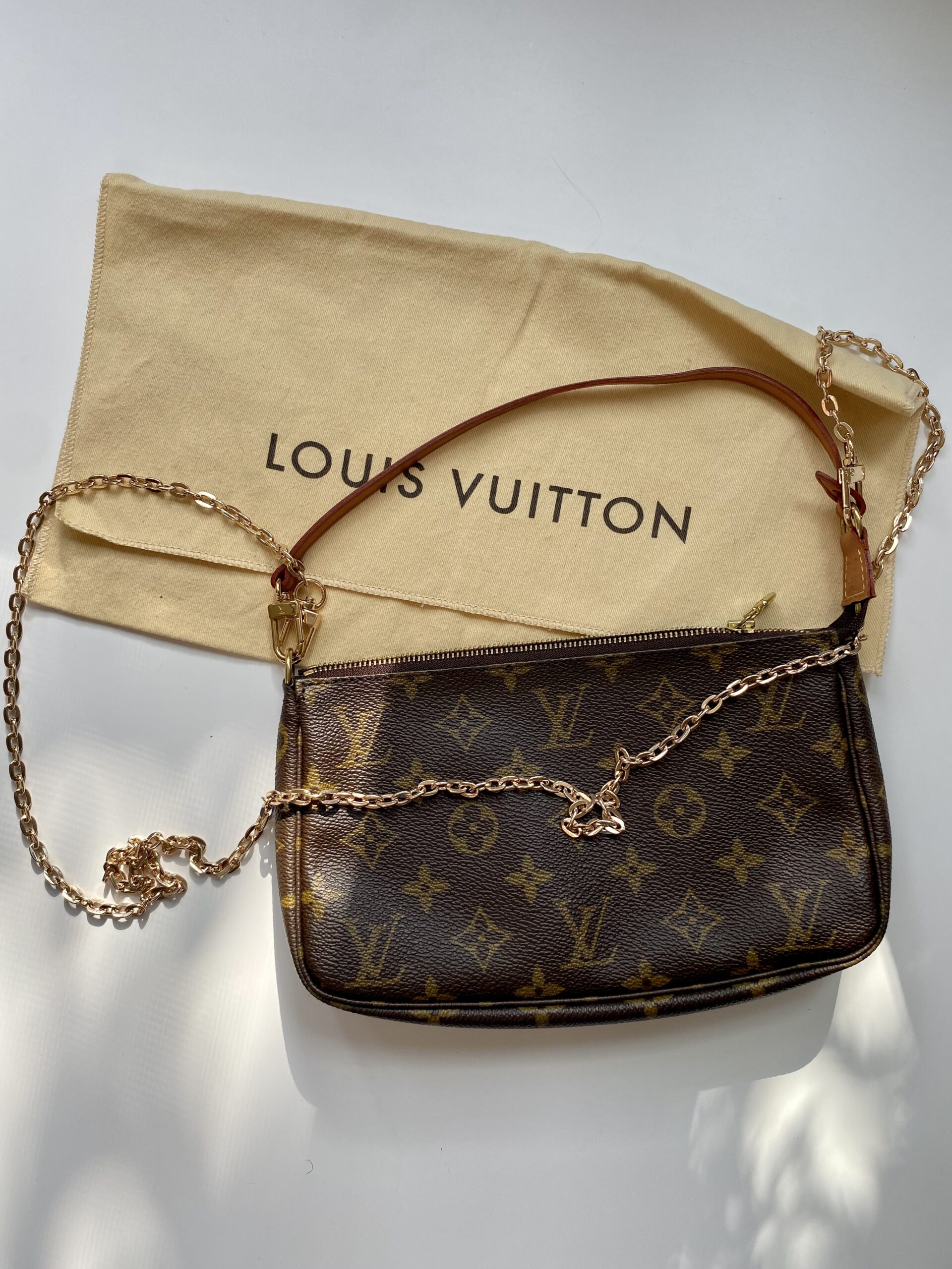 Louis Vuitton pochette monogram