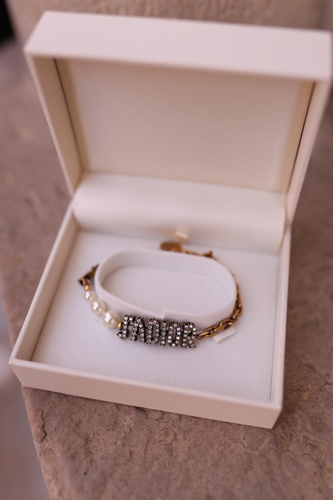 Dior regulowana bransoletka z perełkami i kryształkami