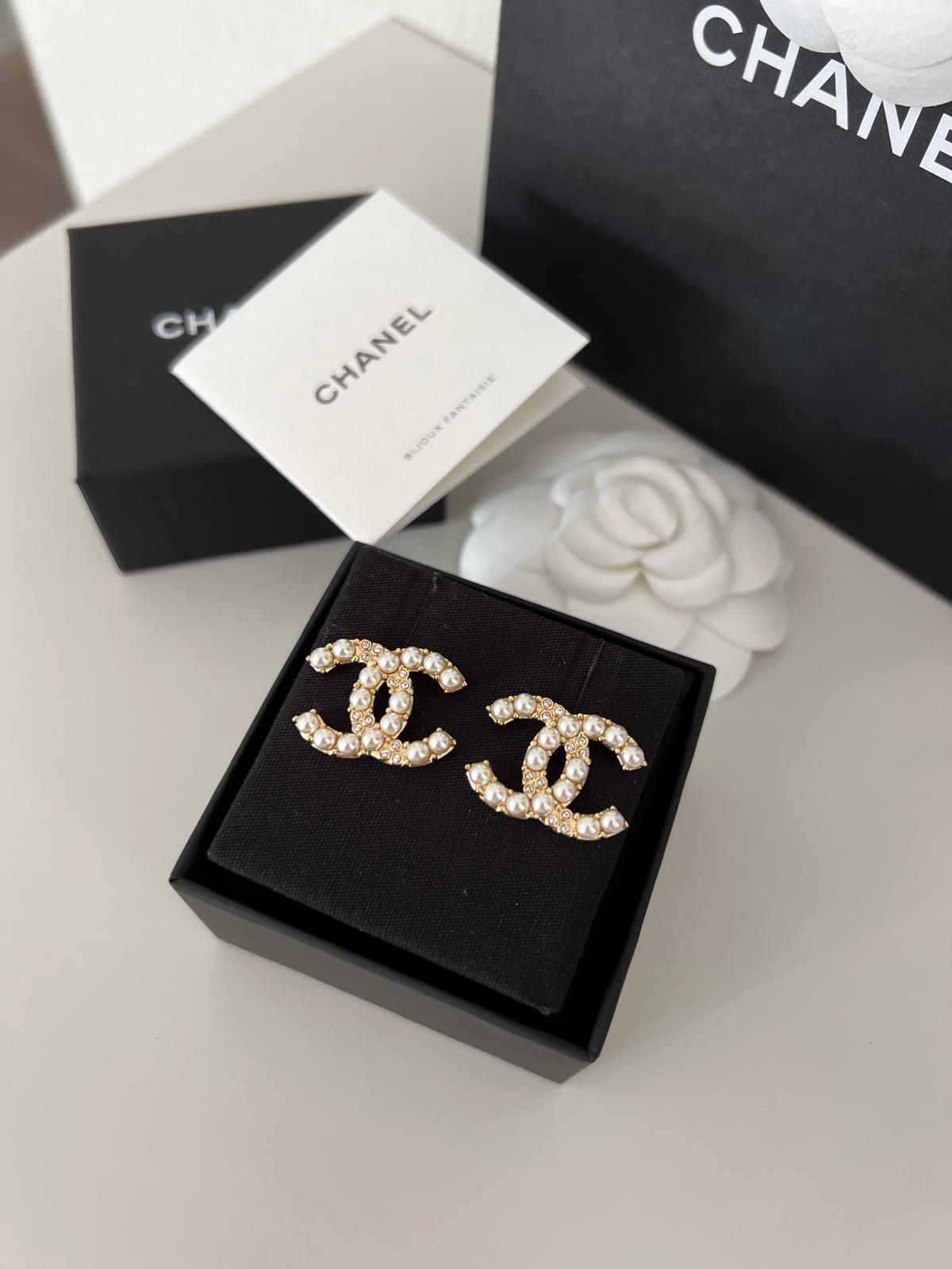 Chanel kolczyki z logo perełki - obrazek 3